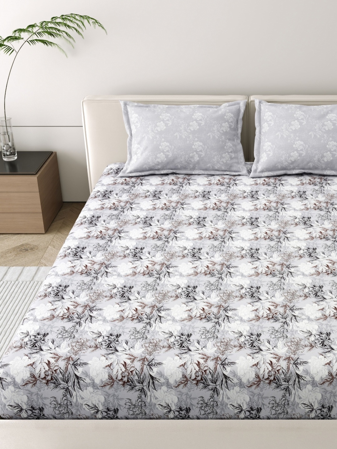 

MAFATLAL Grey & White Floral 186 TC Pure Cotton King Bedsheet Set 2.74 m x 2.74 m