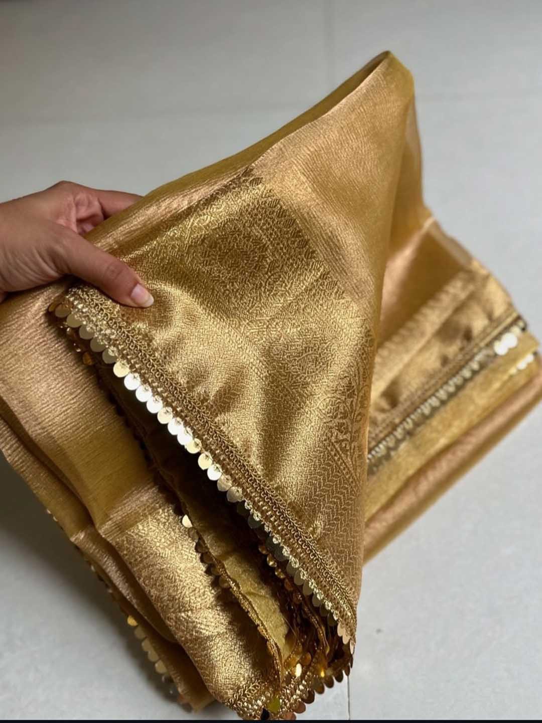 

DIVASTRI Sequinned Organza Banarasi Saree, Gold