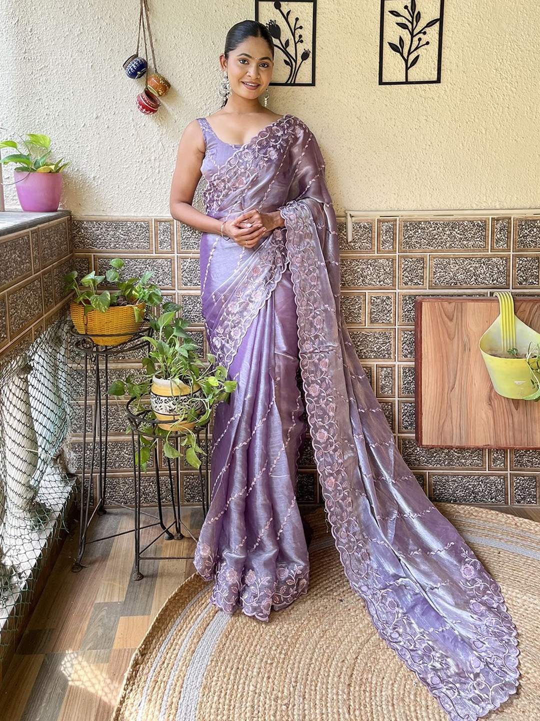 

Panzora Embroidered Floral Sequinned Saree, Lavender