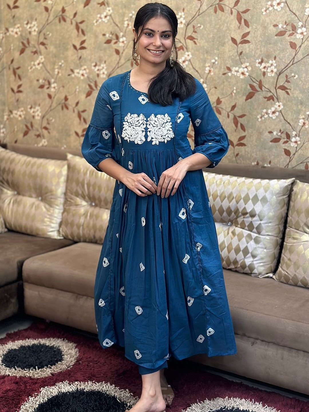 

GoSriKi Floral Embroidered Regular Thread Work Anarkali Kurta with Trousers, Blue