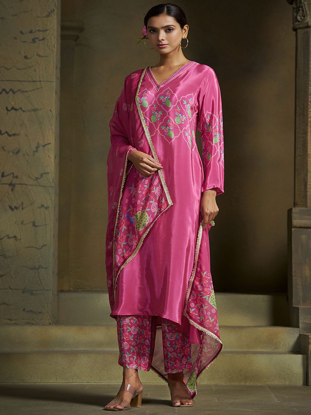 

SUKRUTI DESIGN Floral Printed V-Neck Silk Crepe A-Line Kurta With Trousers & Dupatta, Pink