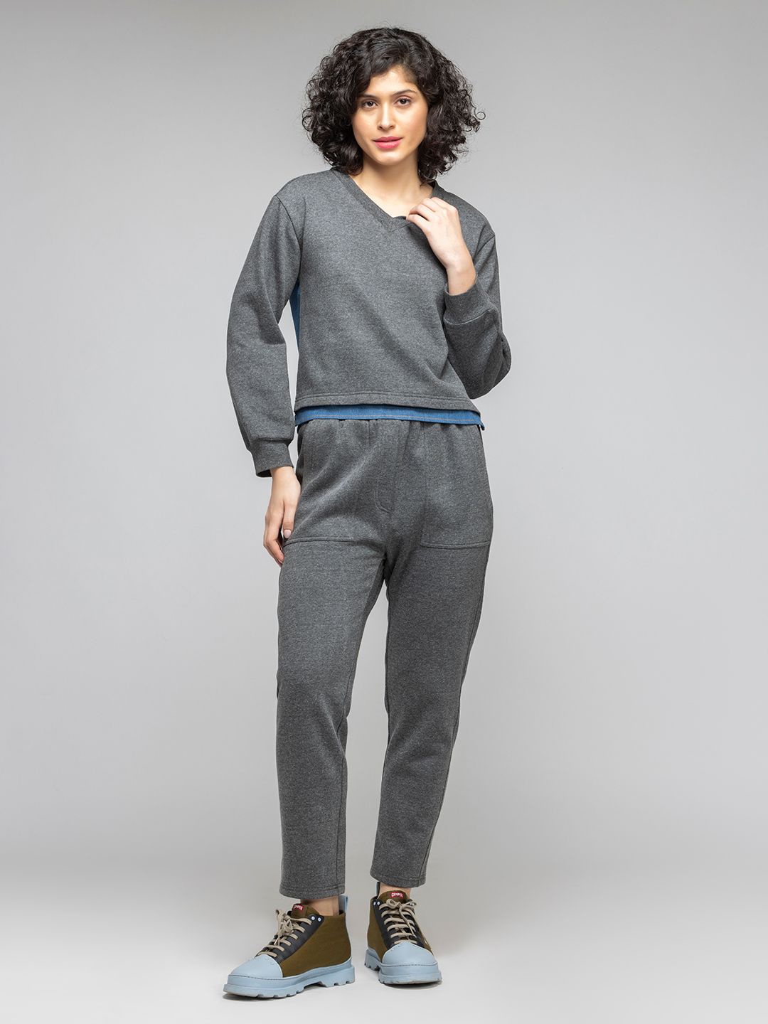 

SHAYE V-Neck Sweatshirt With Trousers, Grey