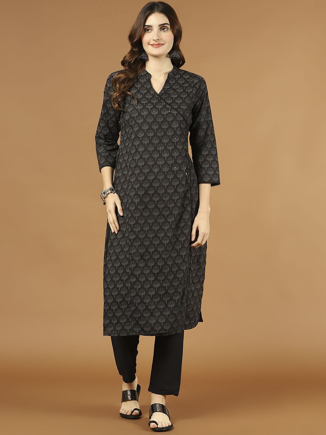 

Meena Bazaar Floral Printed Mandarin Collar Angrakha Sequinned Kurta With Trouser, Black