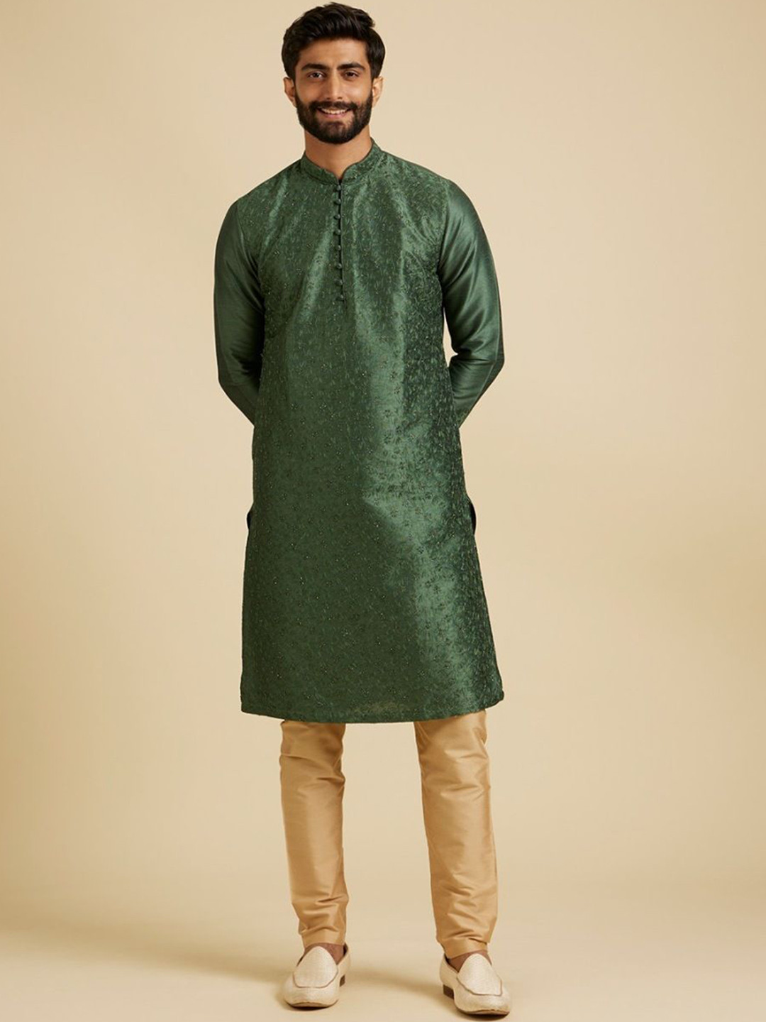 

Manyavar Floral Embroidered Sequinned Mandarin Collar Straight Kurta With Pyjama, Green