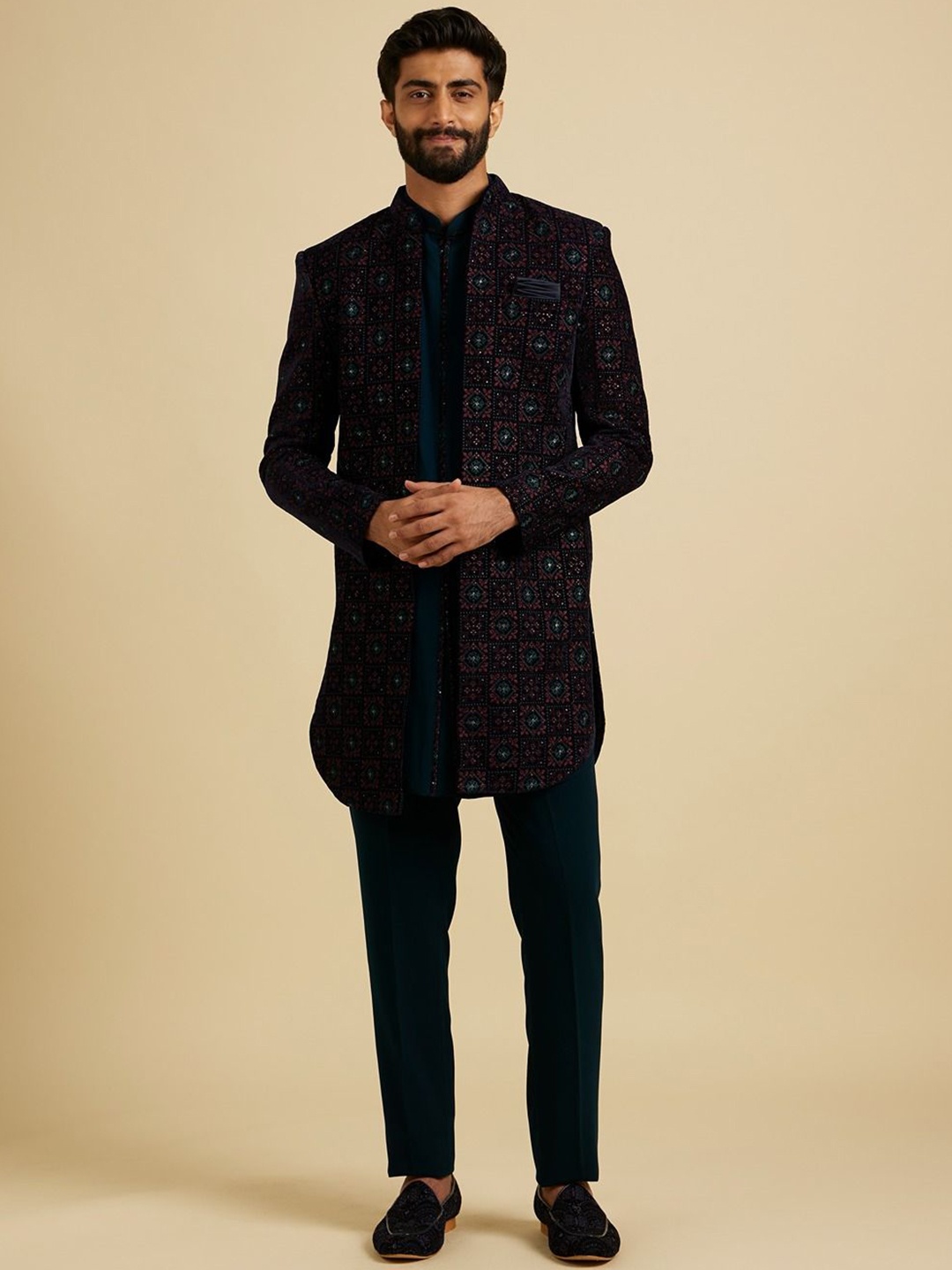 

Manyavar Men Velvet Embellished Mandarin Collar Sherwani Set, Navy blue