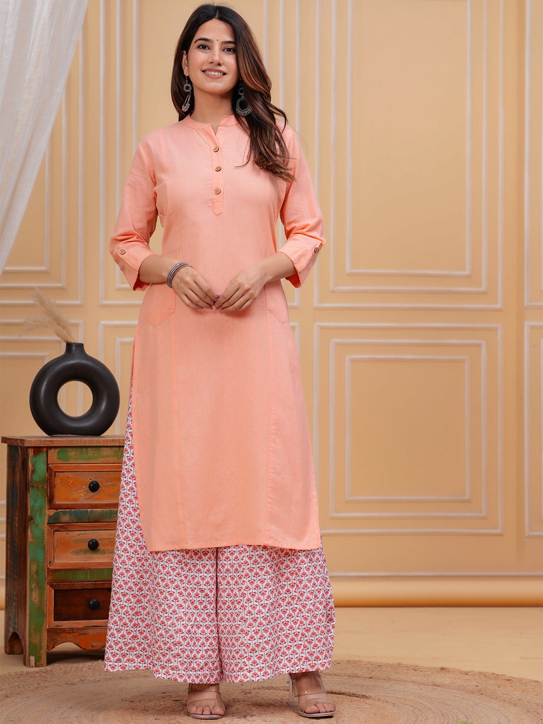 

Meeranshi Mandarin Collar Straight Kurta, Peach