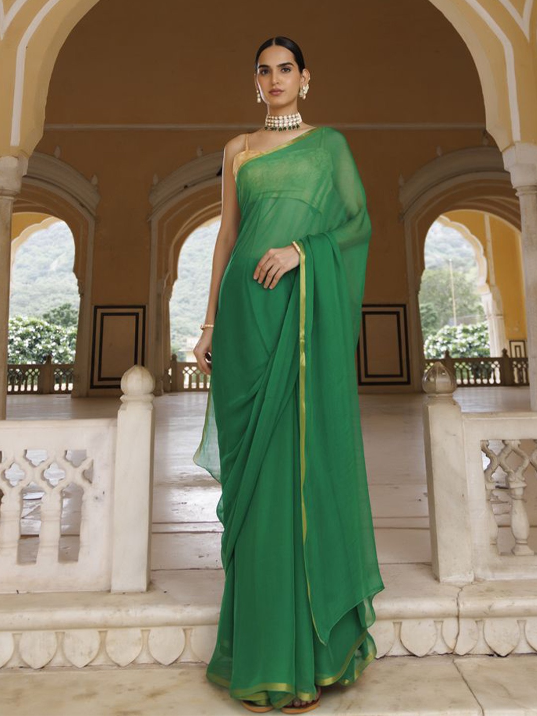 

Geroo Luxe Green Zari Solid Saree