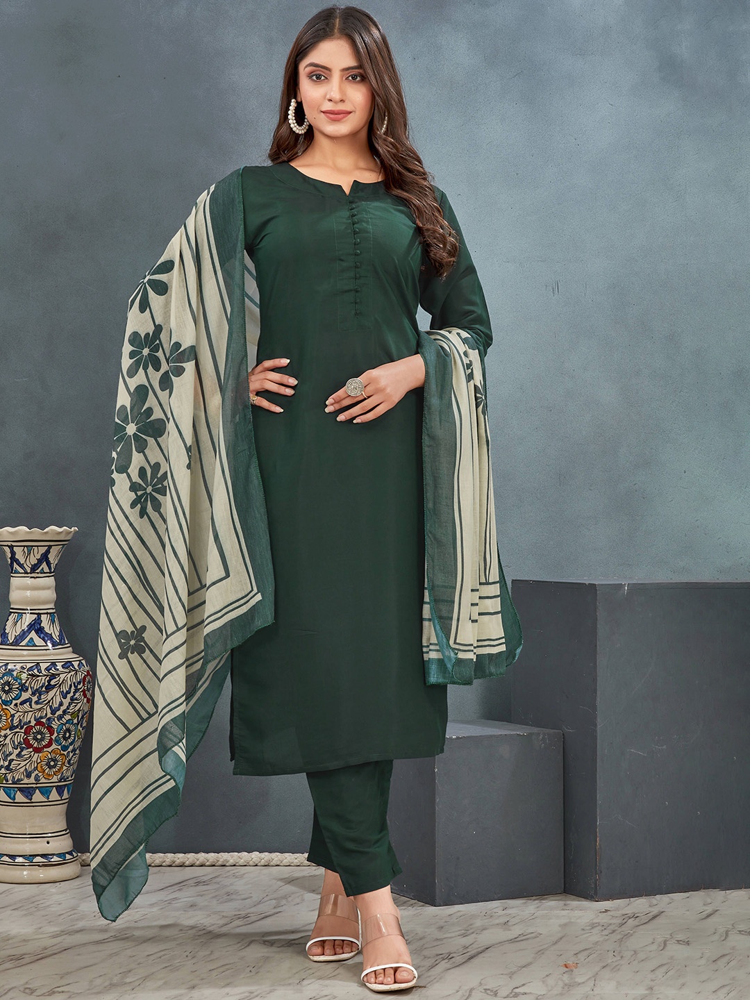 

VAAZI CREATOR Round Neck Three-Quarter Sleeves Regular Kurta With Trouser With Dupatta, Green