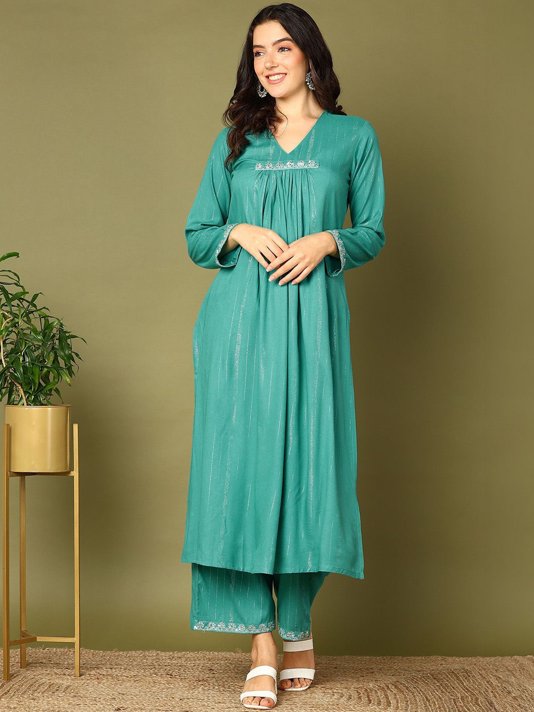 

HERE&NOW Floral Embroidered Empire Thread Work Kurta with Palazzo, Teal