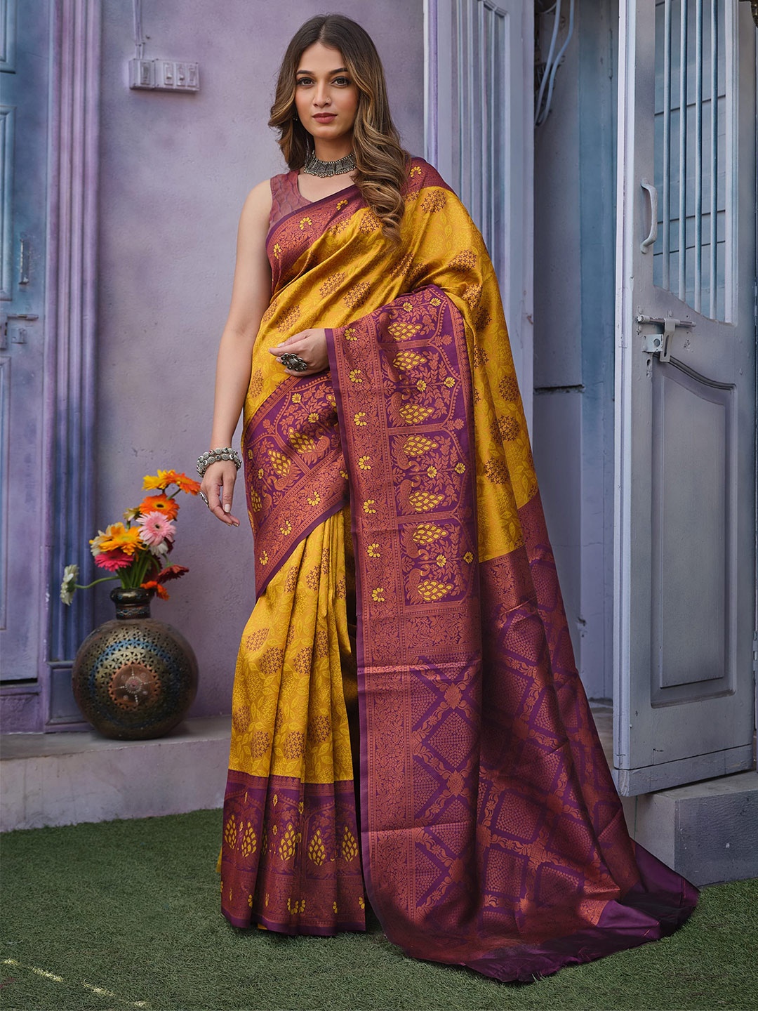 

Wuxi Woven Design Zari Pure Silk Banarasi Saree, Gold