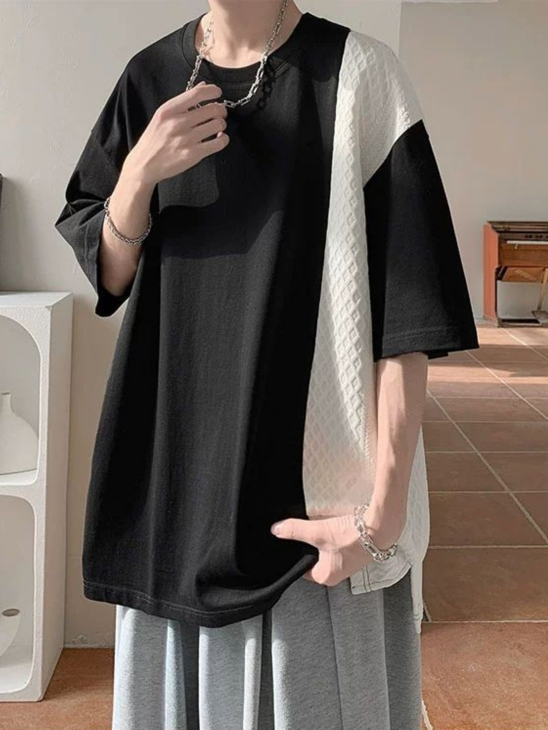 

HERE&NOW Men Self Design Round Neck Oversized T-shirt, Black