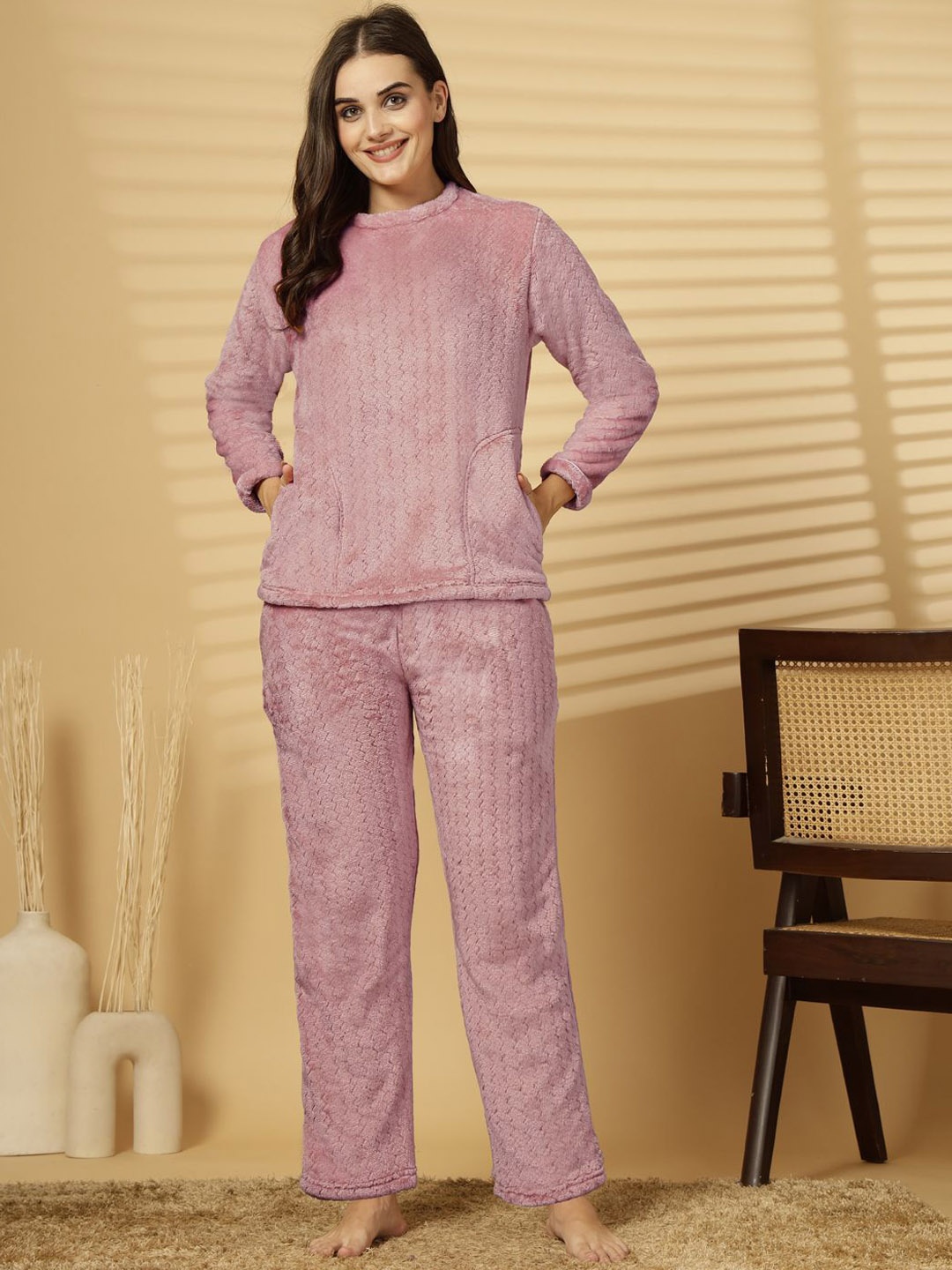 

FABINALIV Women Self Design Night suit, Mauve