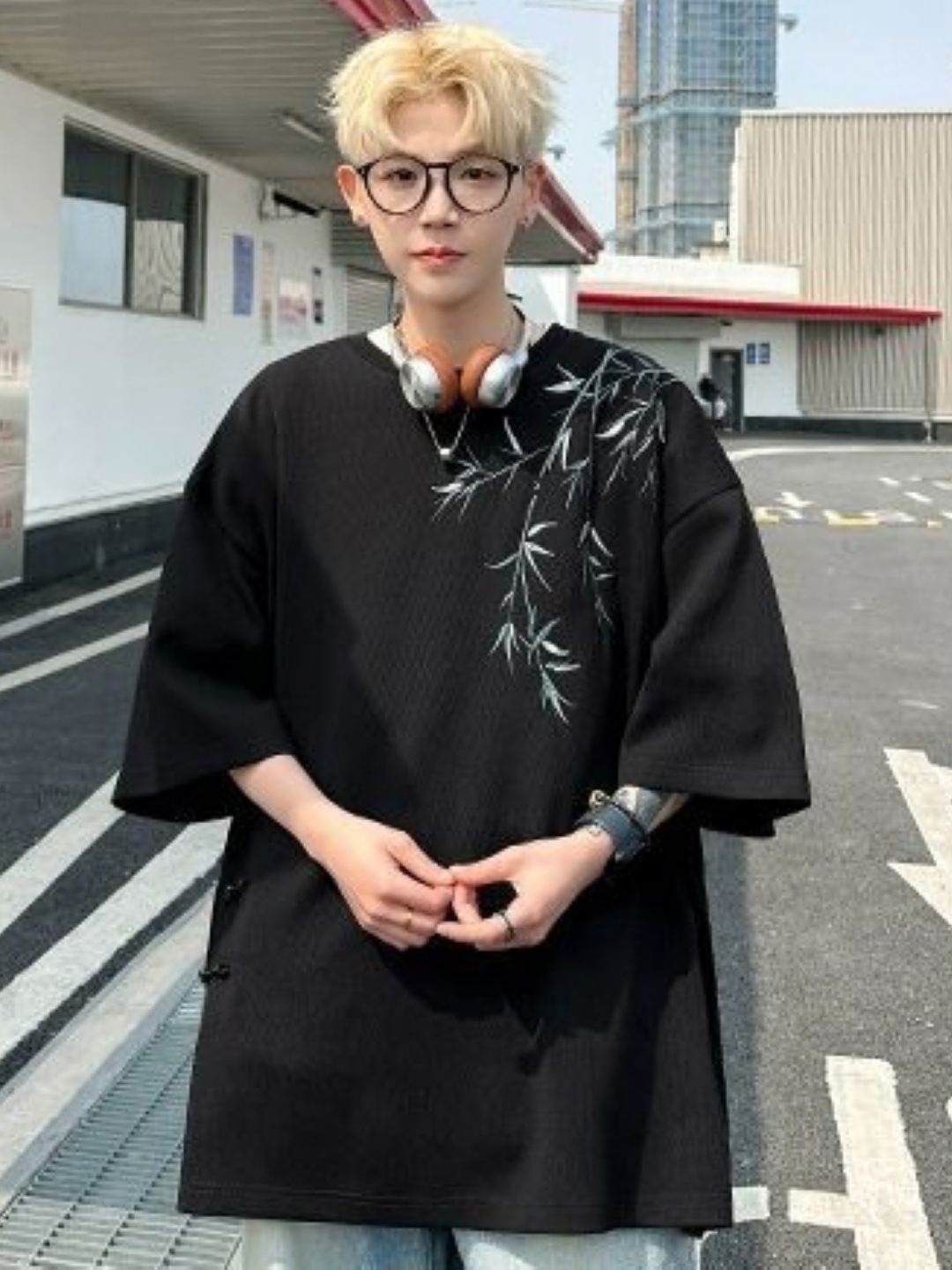 

HERE&NOW Men Floral Printed Round Neck Oversized T-shirt, Black