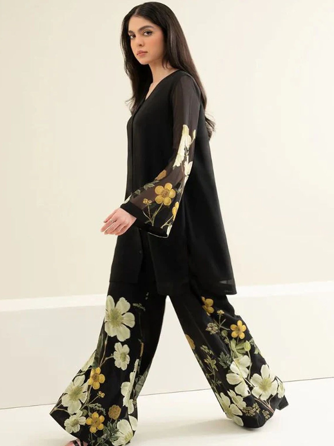 

Navvi Floral Printed V-Neck Long Sleeves Top With Palazzo, Black