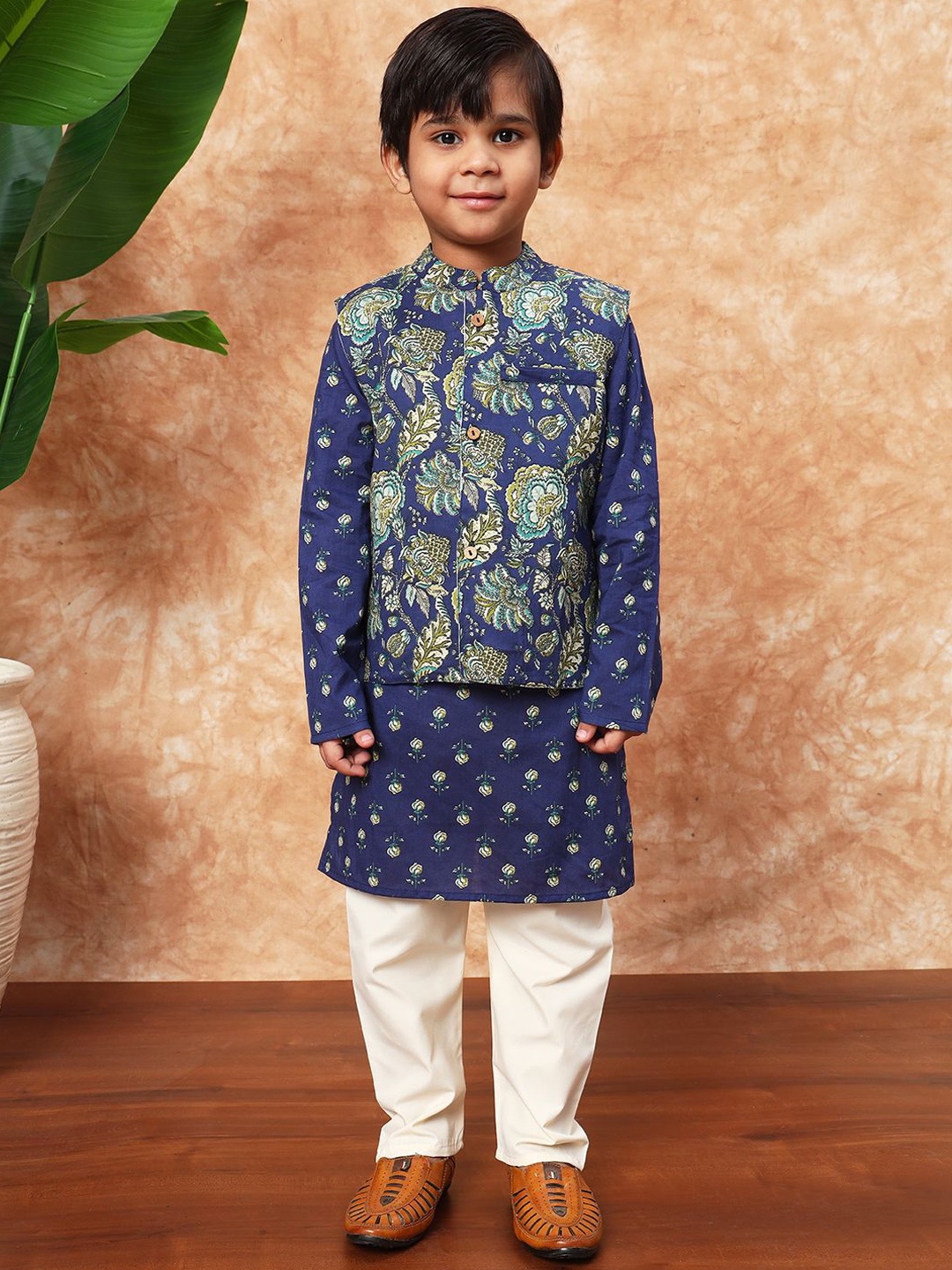 

Readiprint Boys Floral Printed Pure Cotton Kurta With Pyjamas & Nehru jacket, Blue