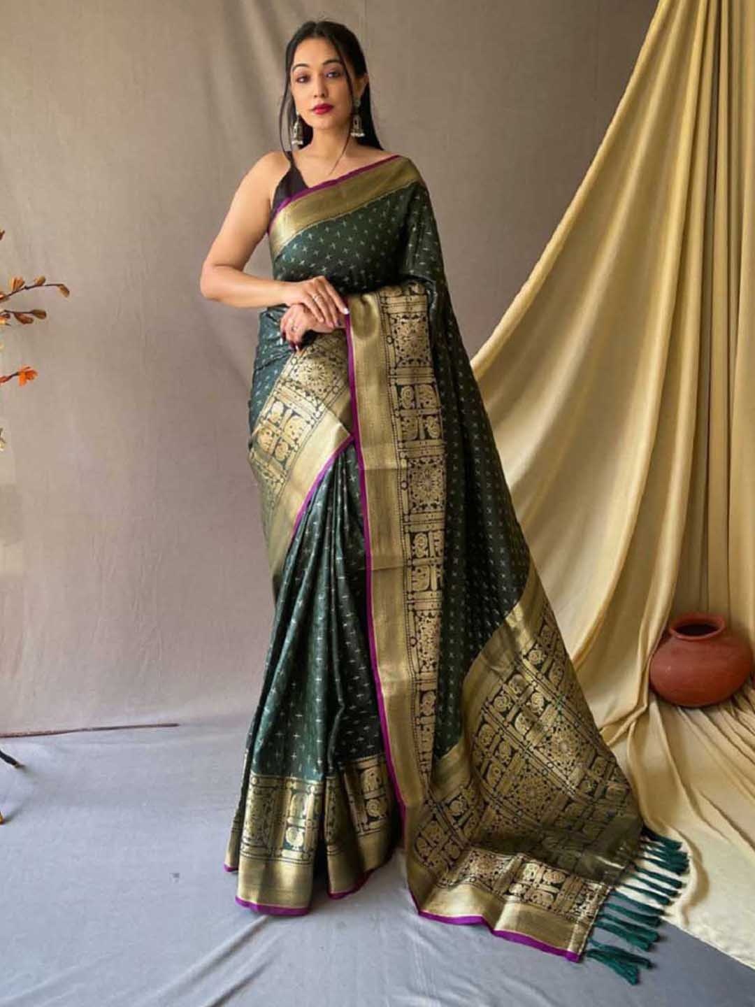 

LEOSAGI Embellished Zari Pure Silk Kanjeevaram Saree, Green