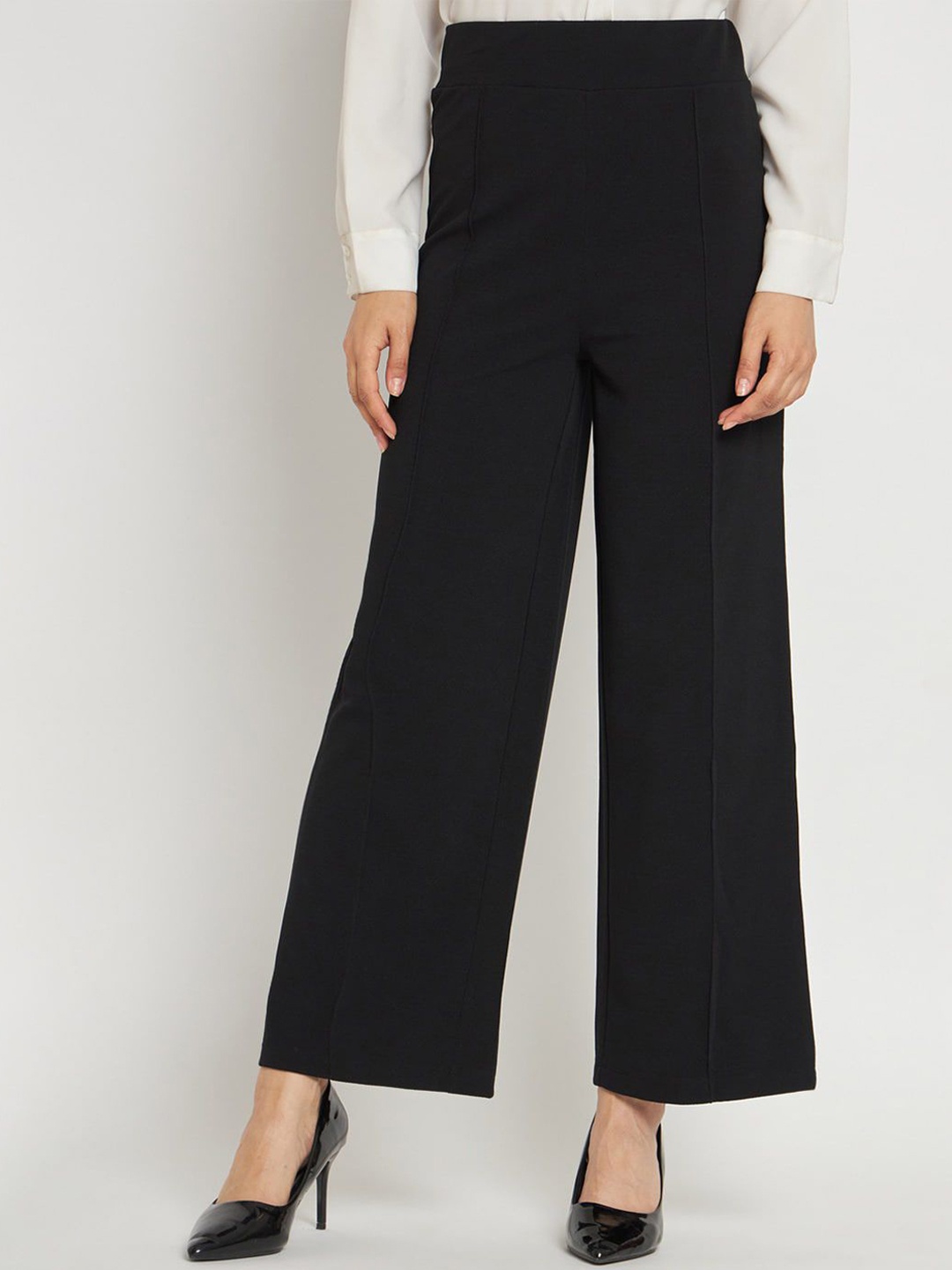 

ANVI Be Yourself Women Relaxed Straight Leg Straight Fit Trousers, Black