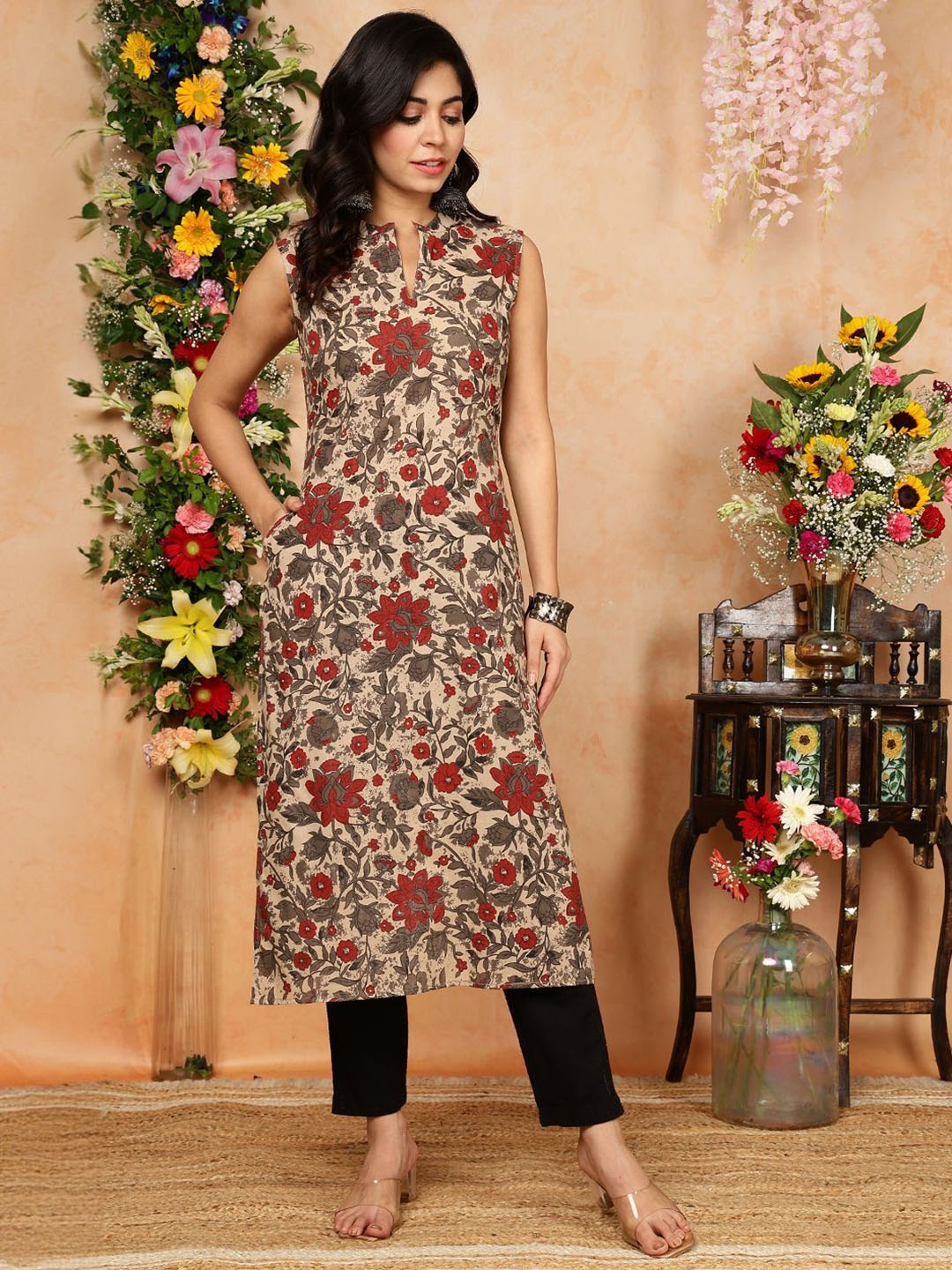 

GULMOHAR JAIPUR Women Floral Printed Thread Work Floral Kurta, Brown