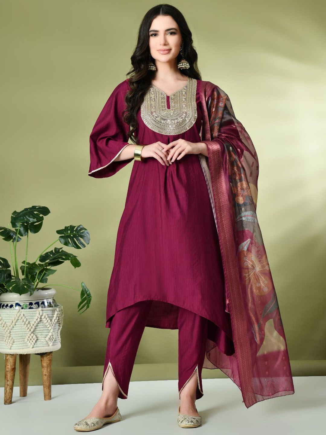 

Sangria Magenta Floral Yoke Design Sequinned Straight Kurta With Dhoti Pants & Dupatta