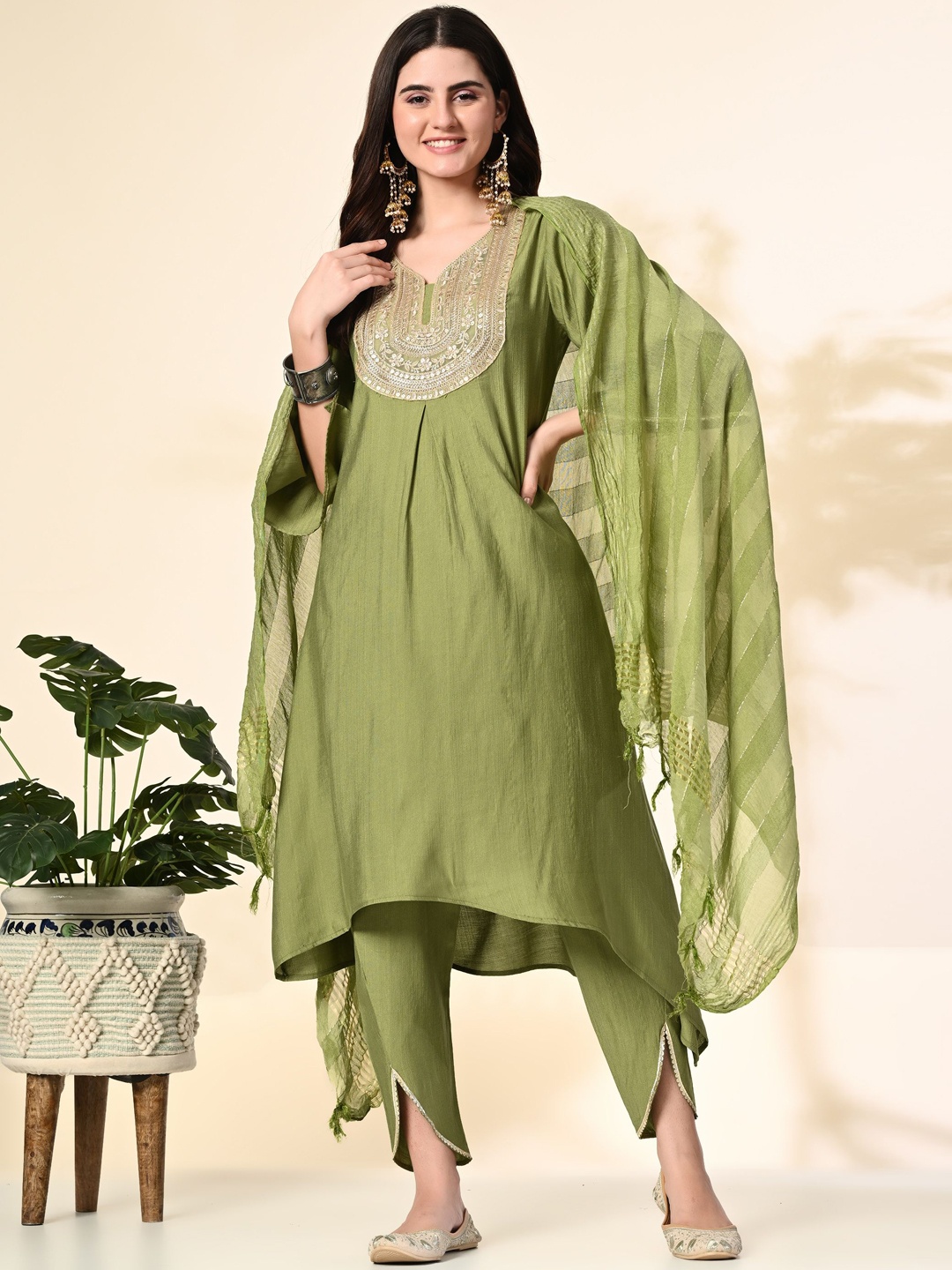 

Myshka Yoke Design Bell Sleeves V-Neck Sequinned A-Line Kurta With Dhoti Pants & Dupatta, Green