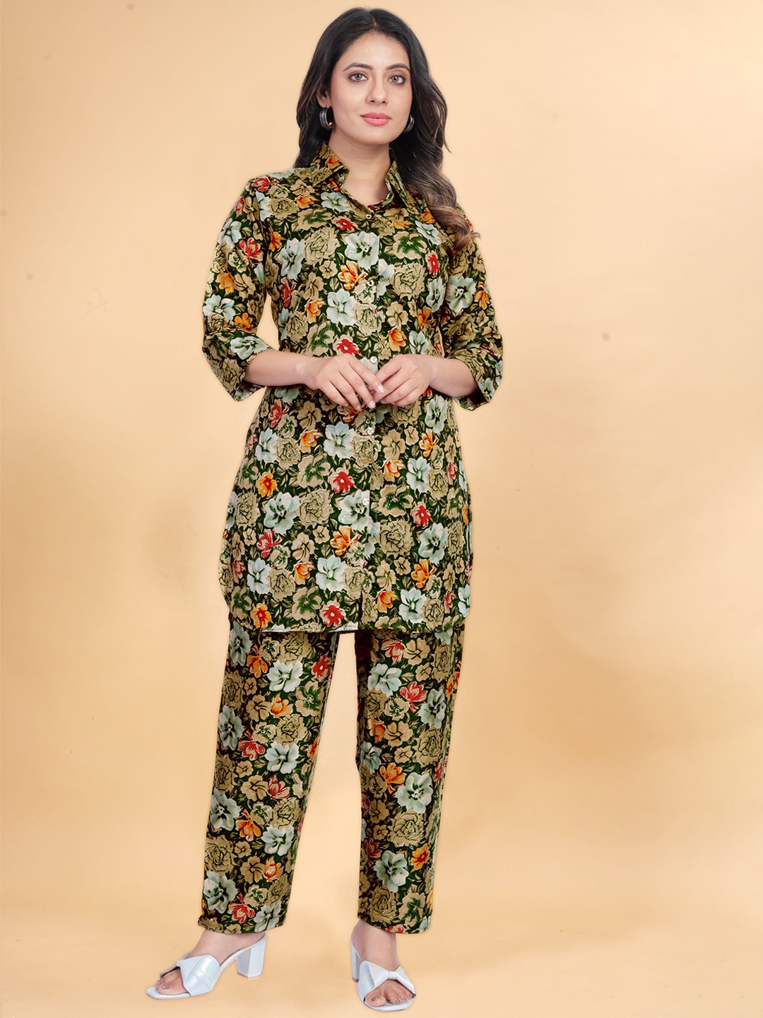 

Ekta Textiles Printed Tunic With Trousers, Green