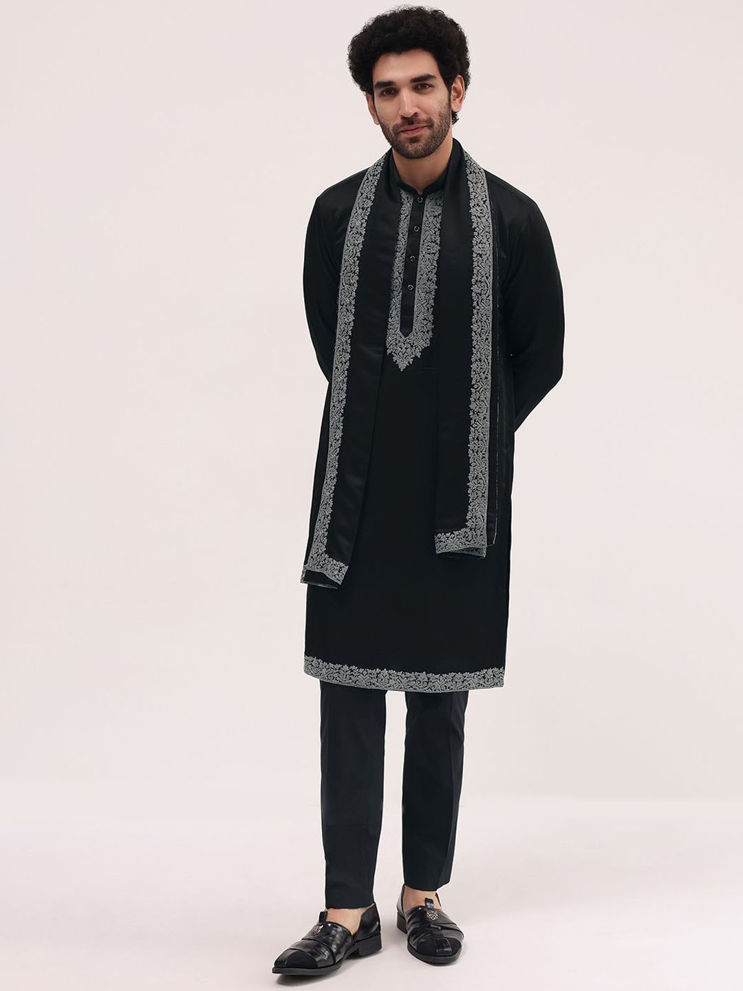 

KALKI Fashion Men Embroidered Regular Kurta with Trousers & With Dupatta, Black