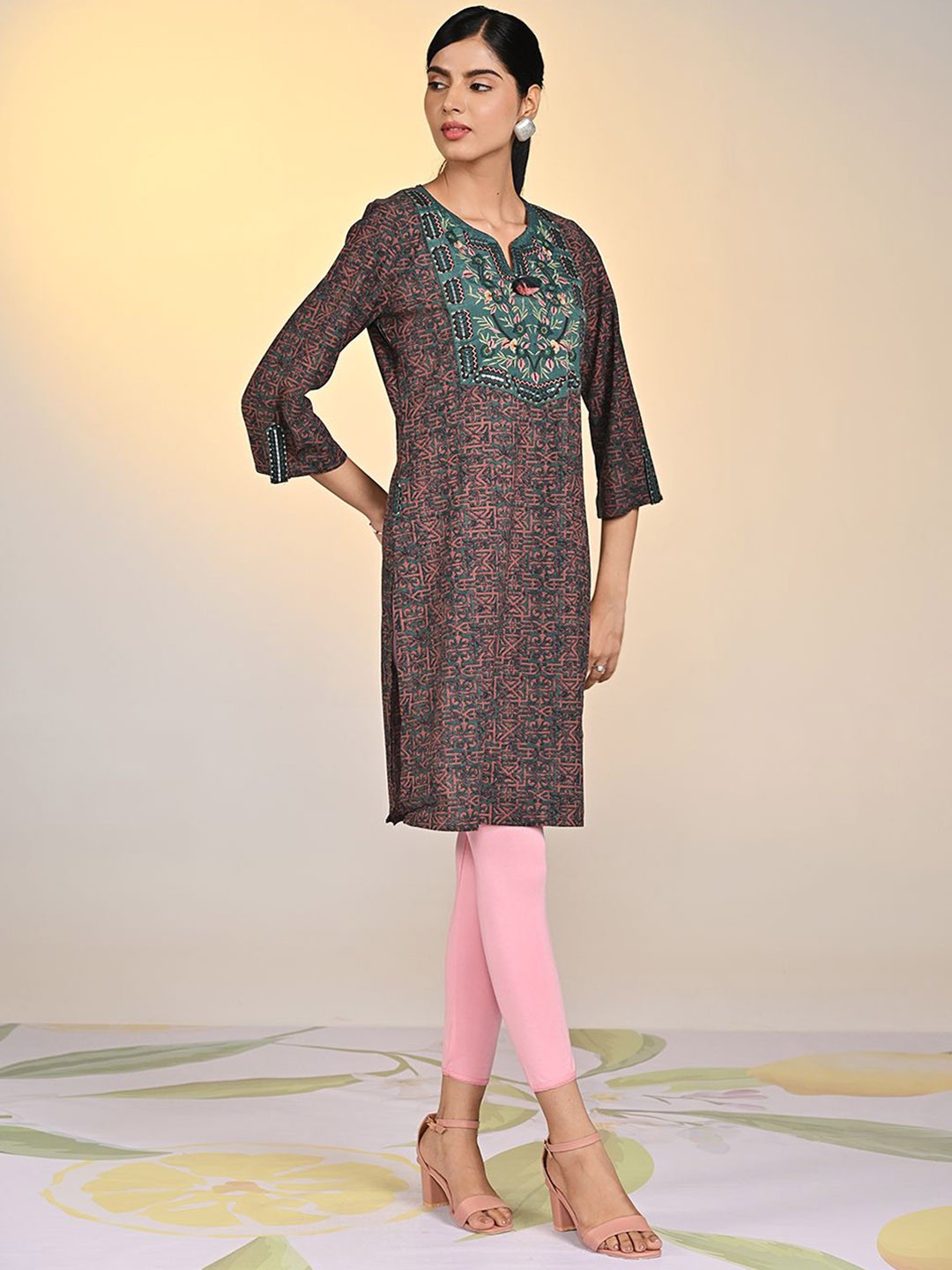

Lakshita Women Floral Printed Regular Thread Work Kurta, Green