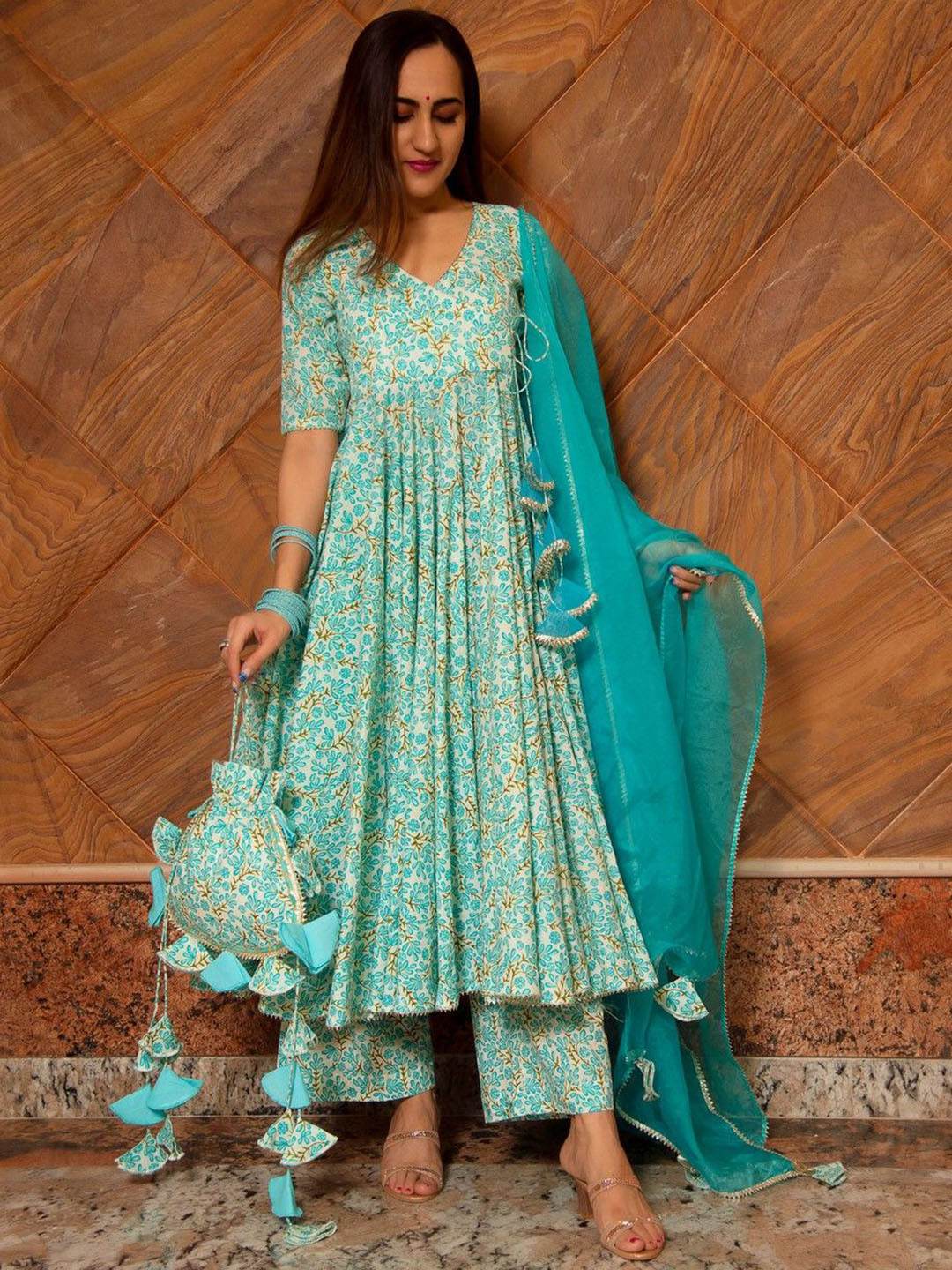 

Pomcha Women Floral Printed Regular Pure Cotton Kurta with Palazzos & With Dupatta, Blue