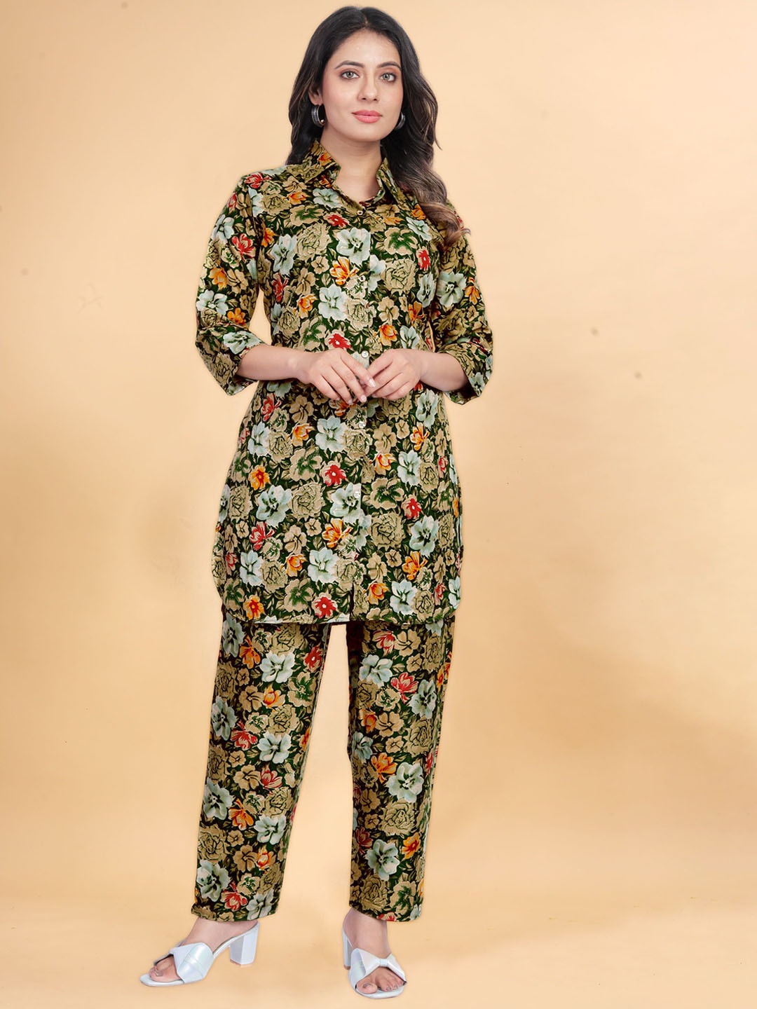 

Divyadham Textiles Floral Printed Shirt Collar Tunic With Trousers, Green