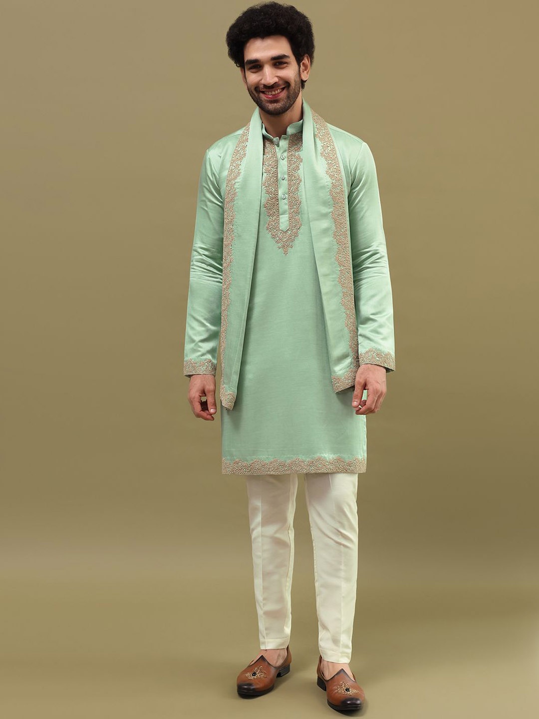 

KALKI Fashion Men Embroidered Regular Kurta with Trousers & With Dupatta, Green