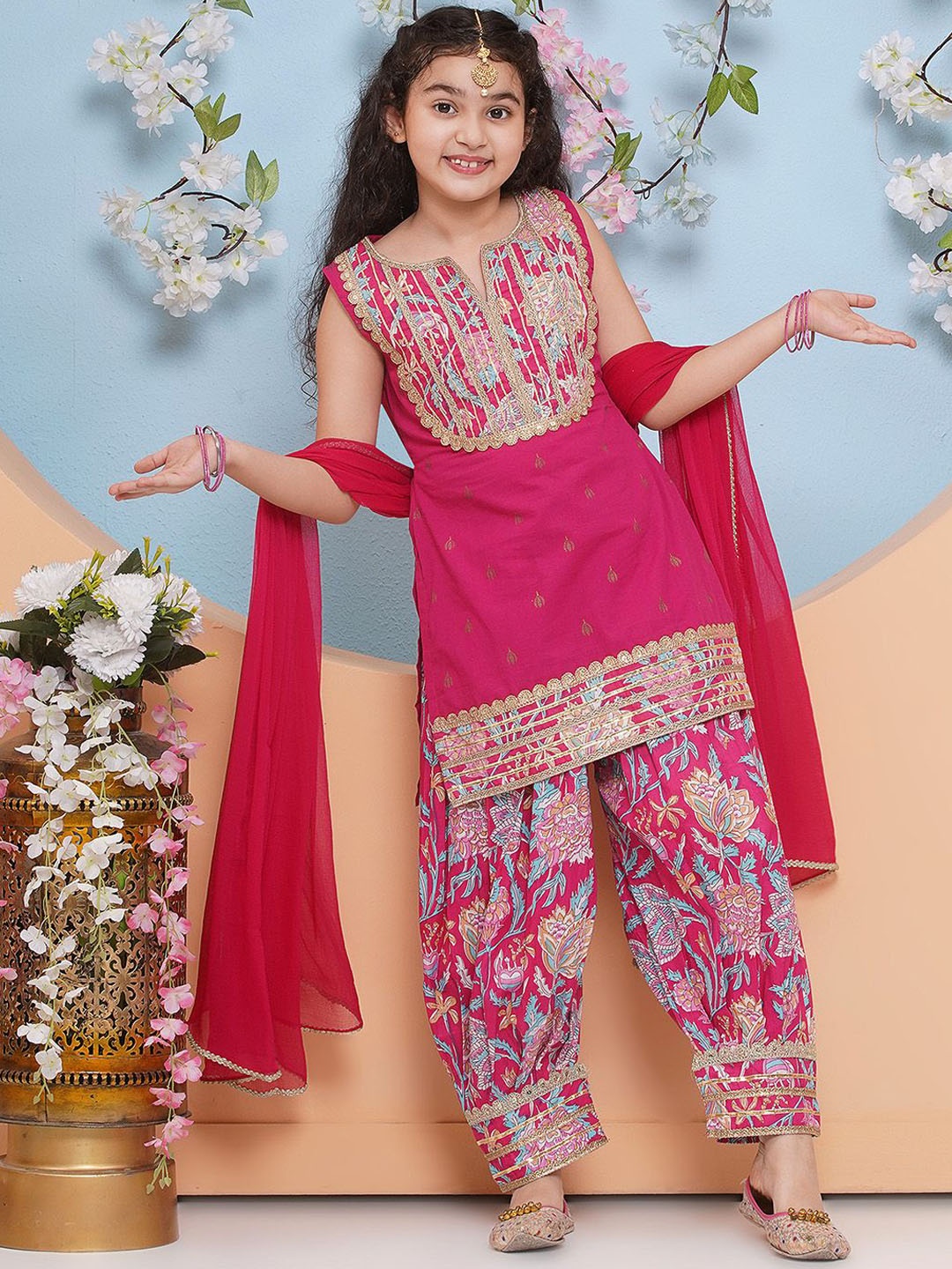 

Bitiya by Bhama Girls Printed Gotta Patti Pure Cotton Straight Kurti With Salwar & Dupatta, Pink