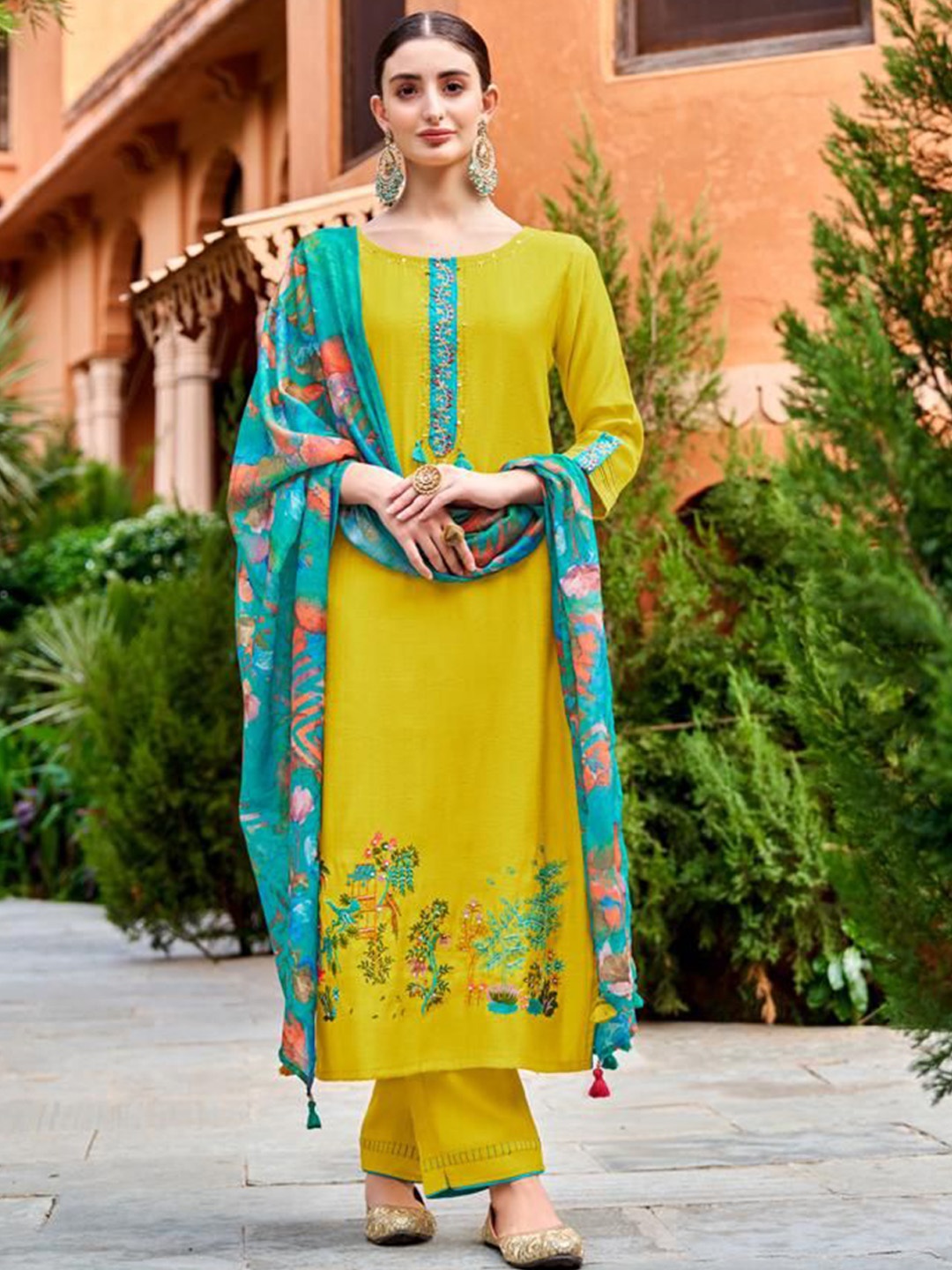 

MITTOO Floral Printed Round Neck Straight Kurta With Trousers & Dupatta, Yellow