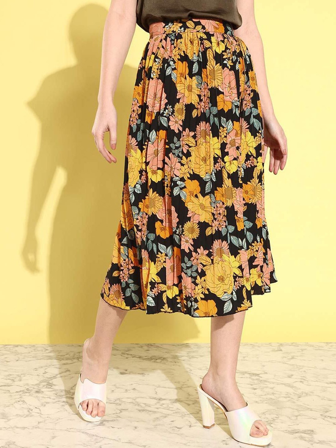 

ANVI Be Yourself Floral Printed Accordion Pleated Midi Flared Skirt, Yellow