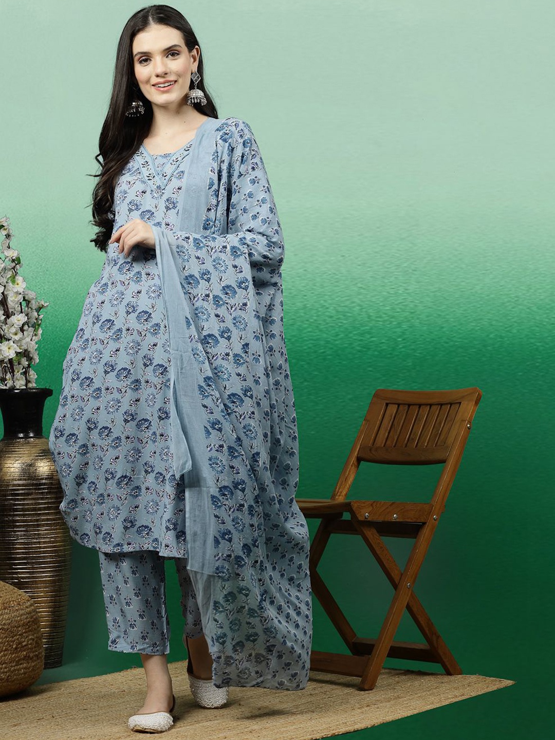 

Sangria Floral Printed Regular Kurta with Trousers & With Dupatta, Blue