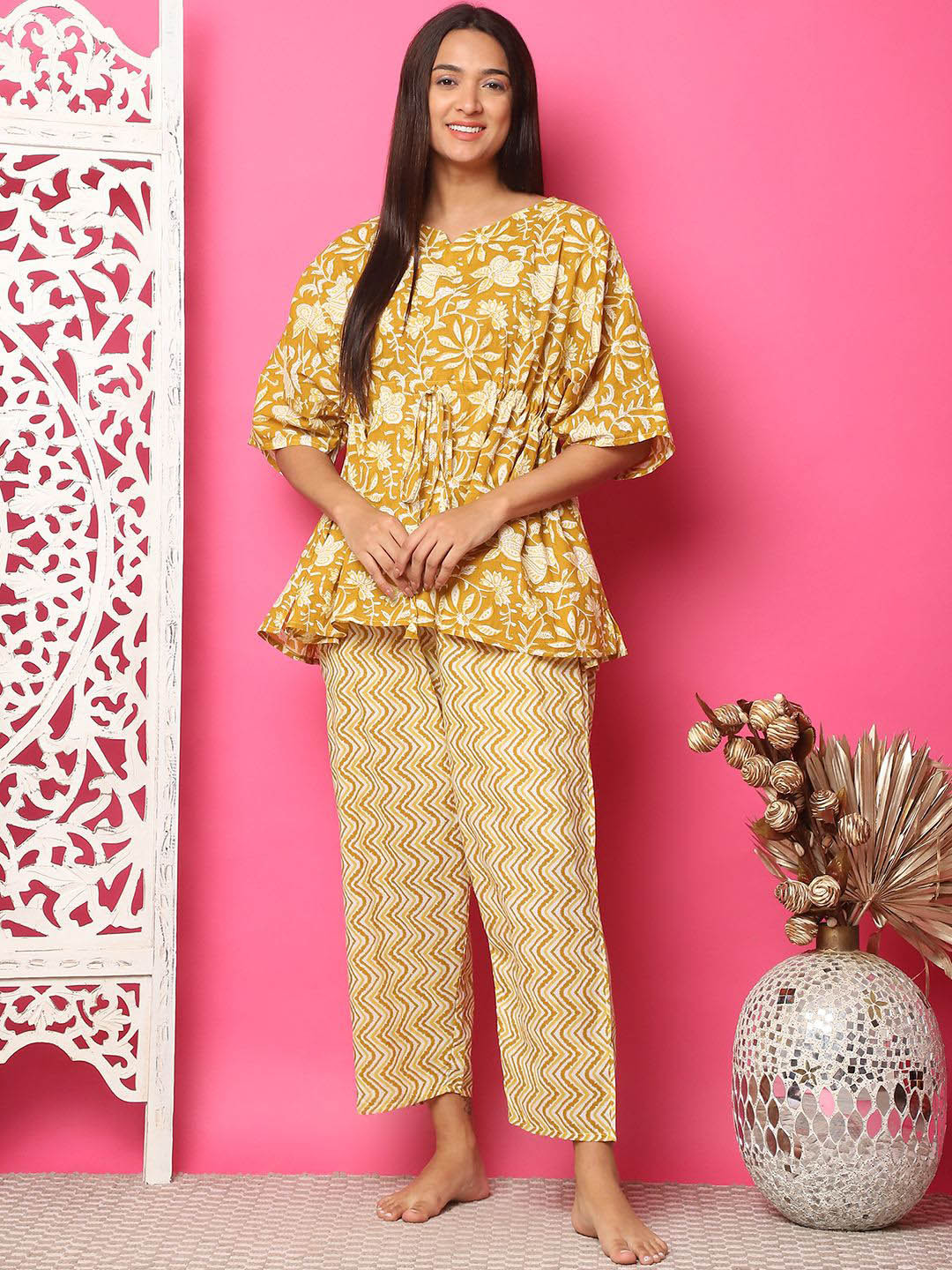 

TAG 7 Women Printed Night suit, Yellow