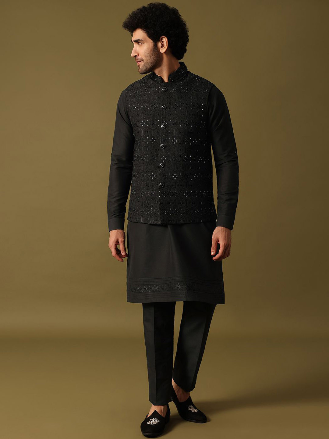 

KALKI Fashion Men Kurta Sets, Black