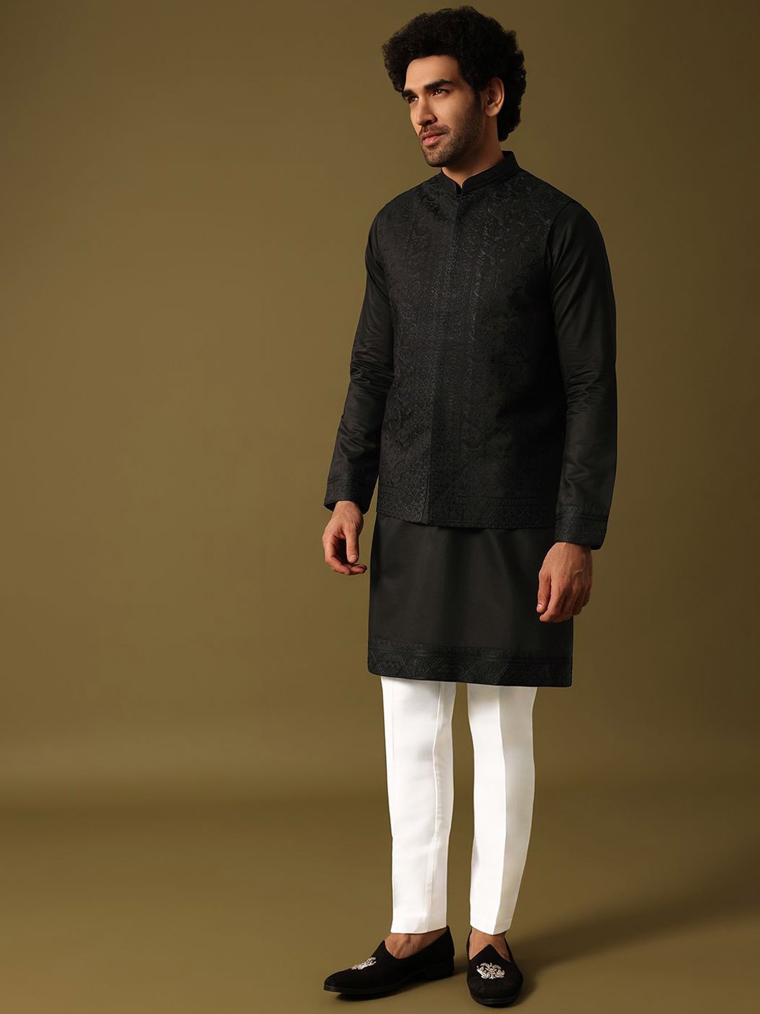 

KALKI Fashion Men Floral Embroidered Regular Thread Work Kurta with Trousers, Black