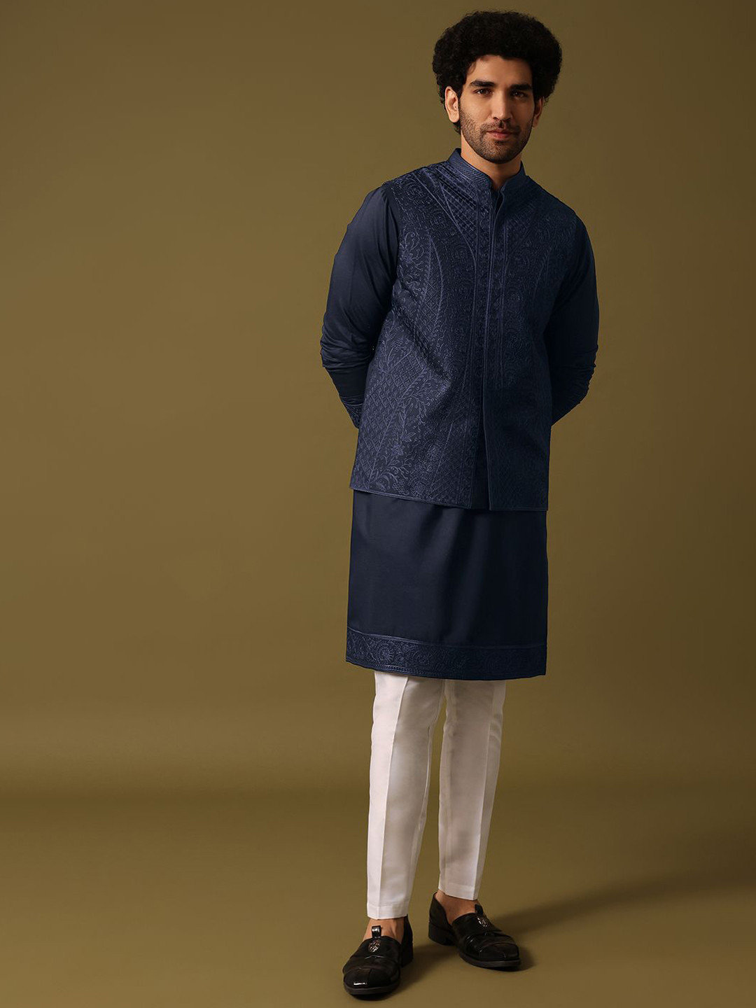 

KALKI Fashion Men Ethnic Motifs Embroidered Regular Thread Work Kurta with Pyjamas, Blue