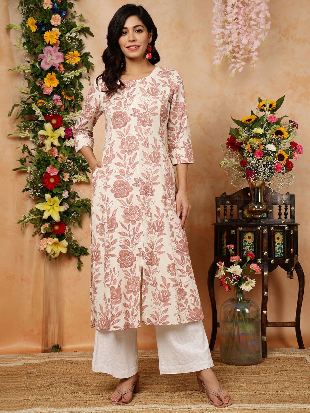 

GULMOHAR JAIPUR Women Floral Printed Flared Sleeves Floral Kurta, Cream