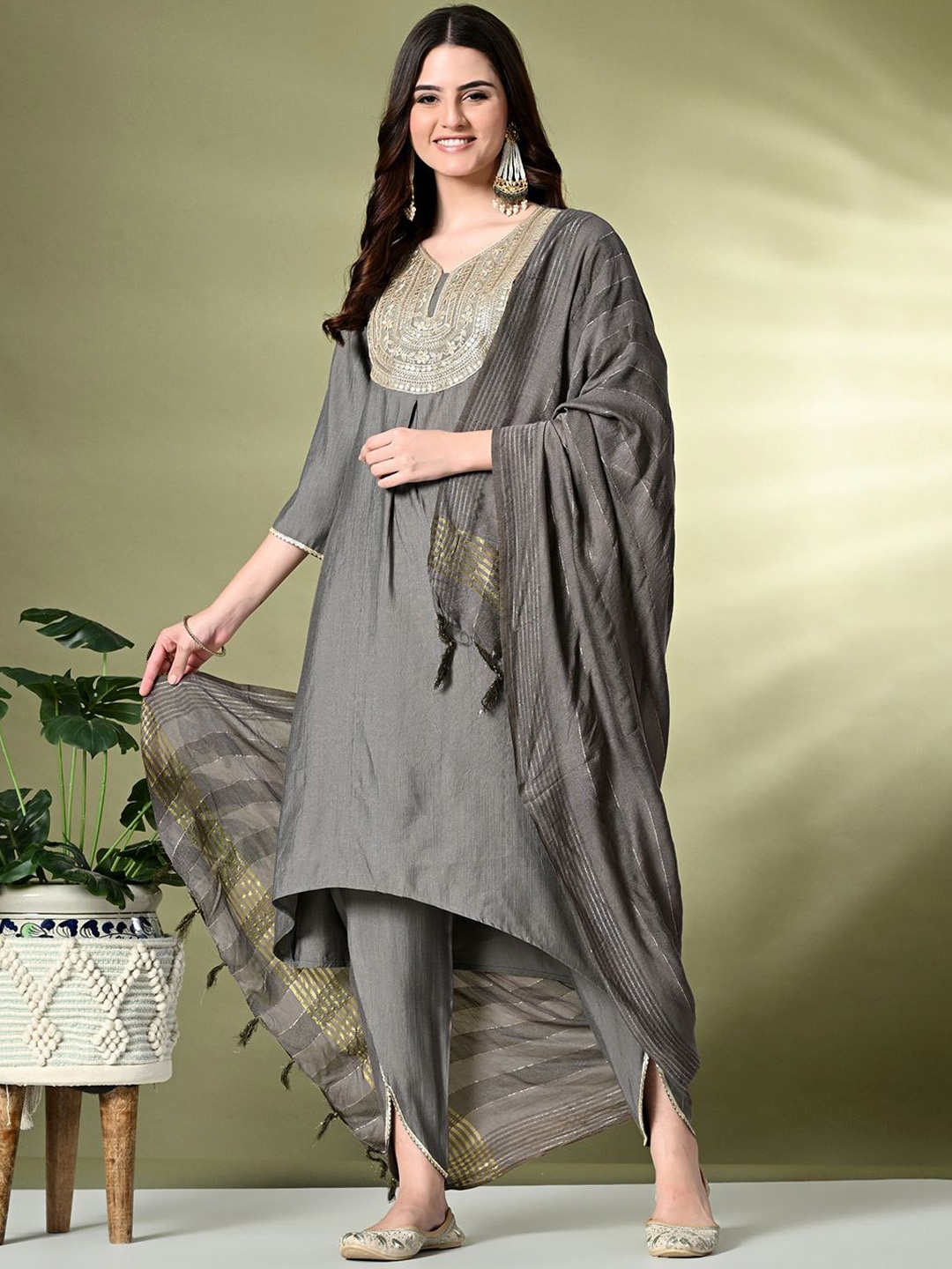 

Sangria Grey Floral Yoke Design Sequinned Straight Kurta With Dhoti Pants & Dupatta