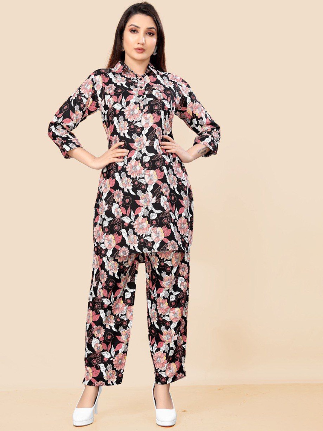 

Ekta Textiles Floral Printed Tunic With Trousers, Black