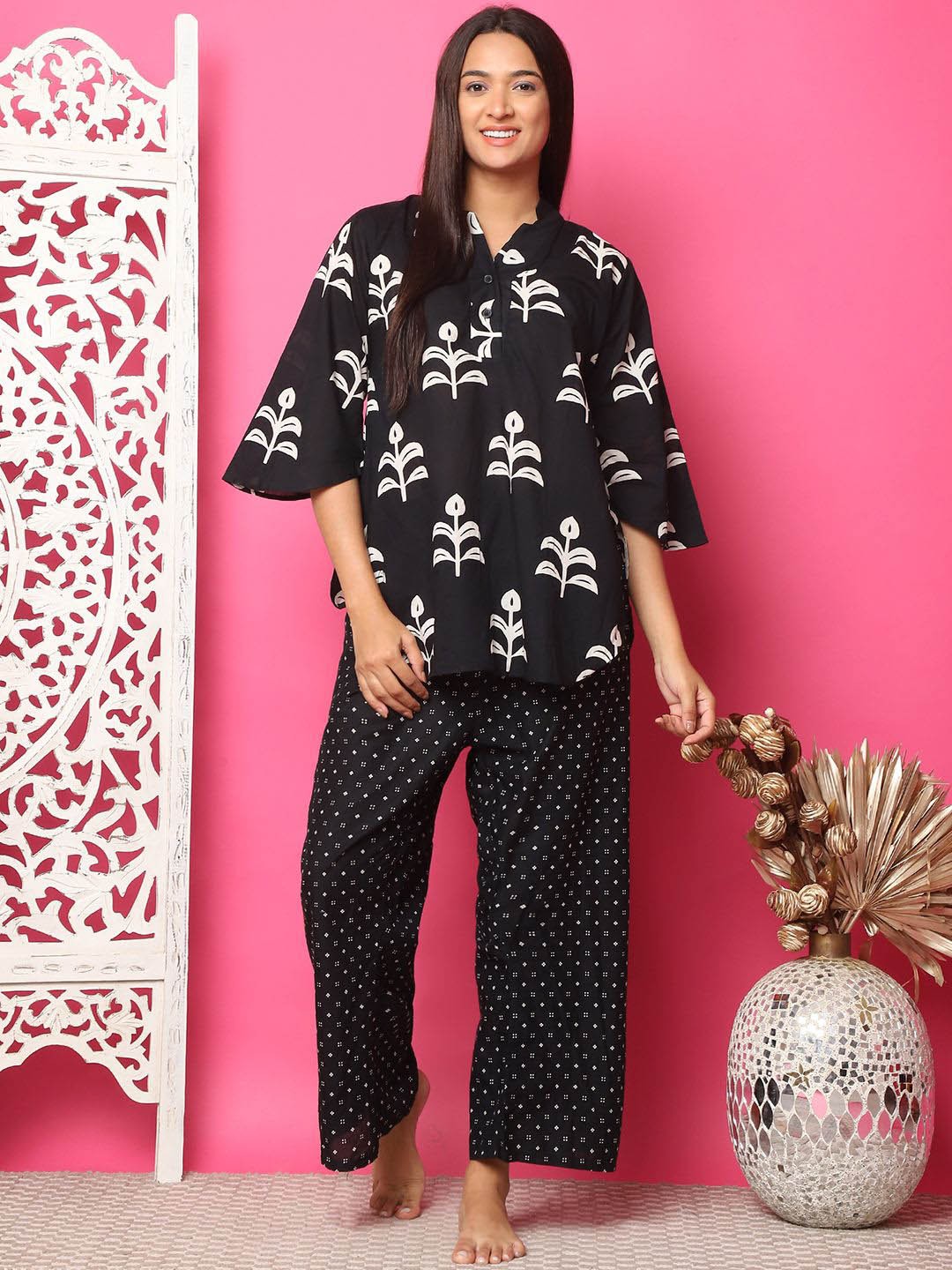 

TAG 7 Women Printed Night suit, Black