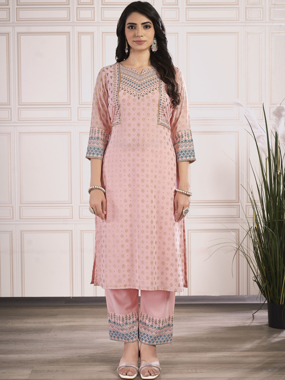 

IWUMAN Women Floral Printed Regular Sequinned Kurta with Trousers, Peach