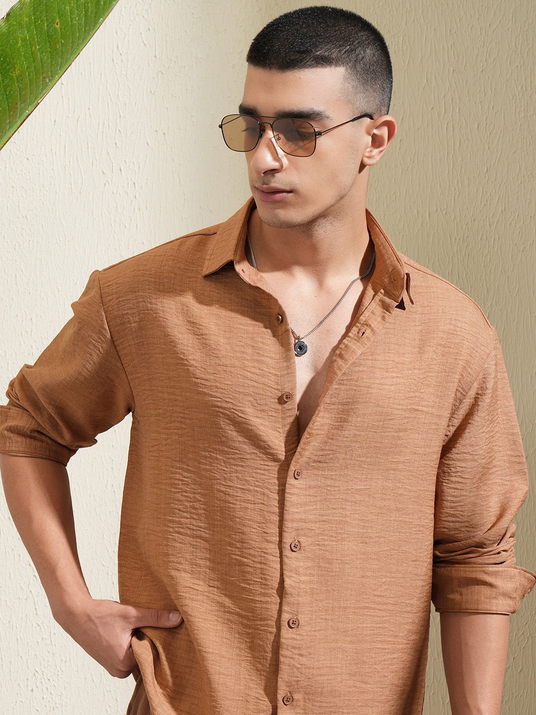 

HIGHLANDER Men Solid Melange Relaxed Shirt, Brown