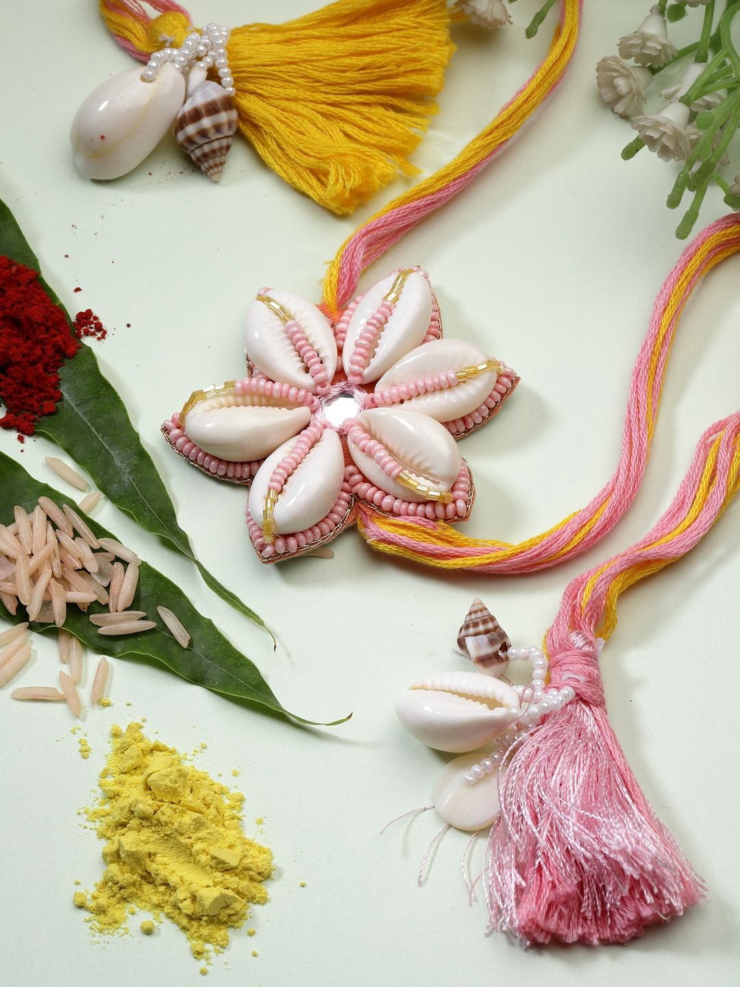 

Moedbuille Multistrand Rakhi, Pink