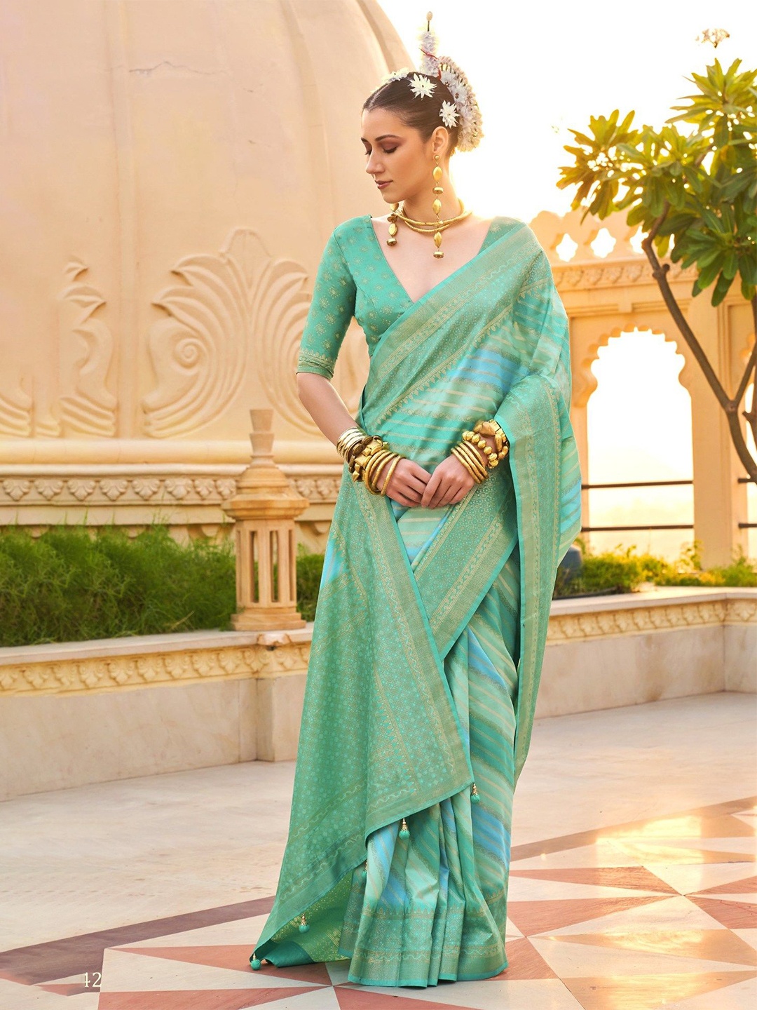 

MySilkLove Woven Design Zari Patola Saree, Green