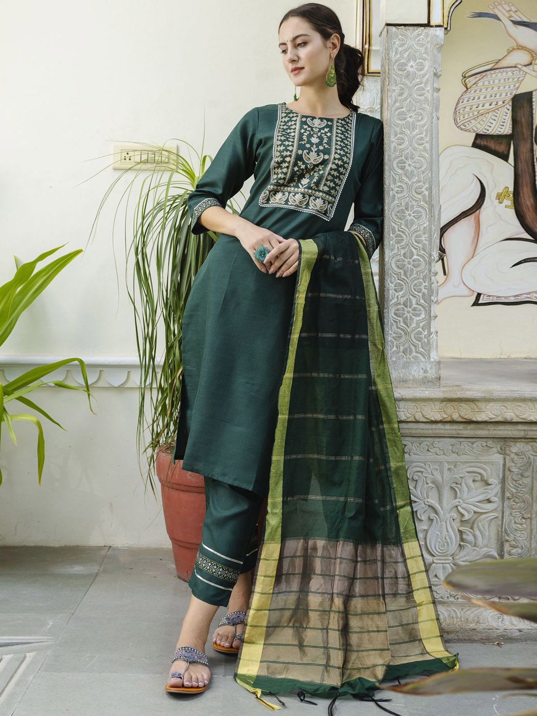 

PPTOSS Women Ethnic Motifs Yoke Design Regular Thread Work Kurta with Trousers & With Dupatta, Green