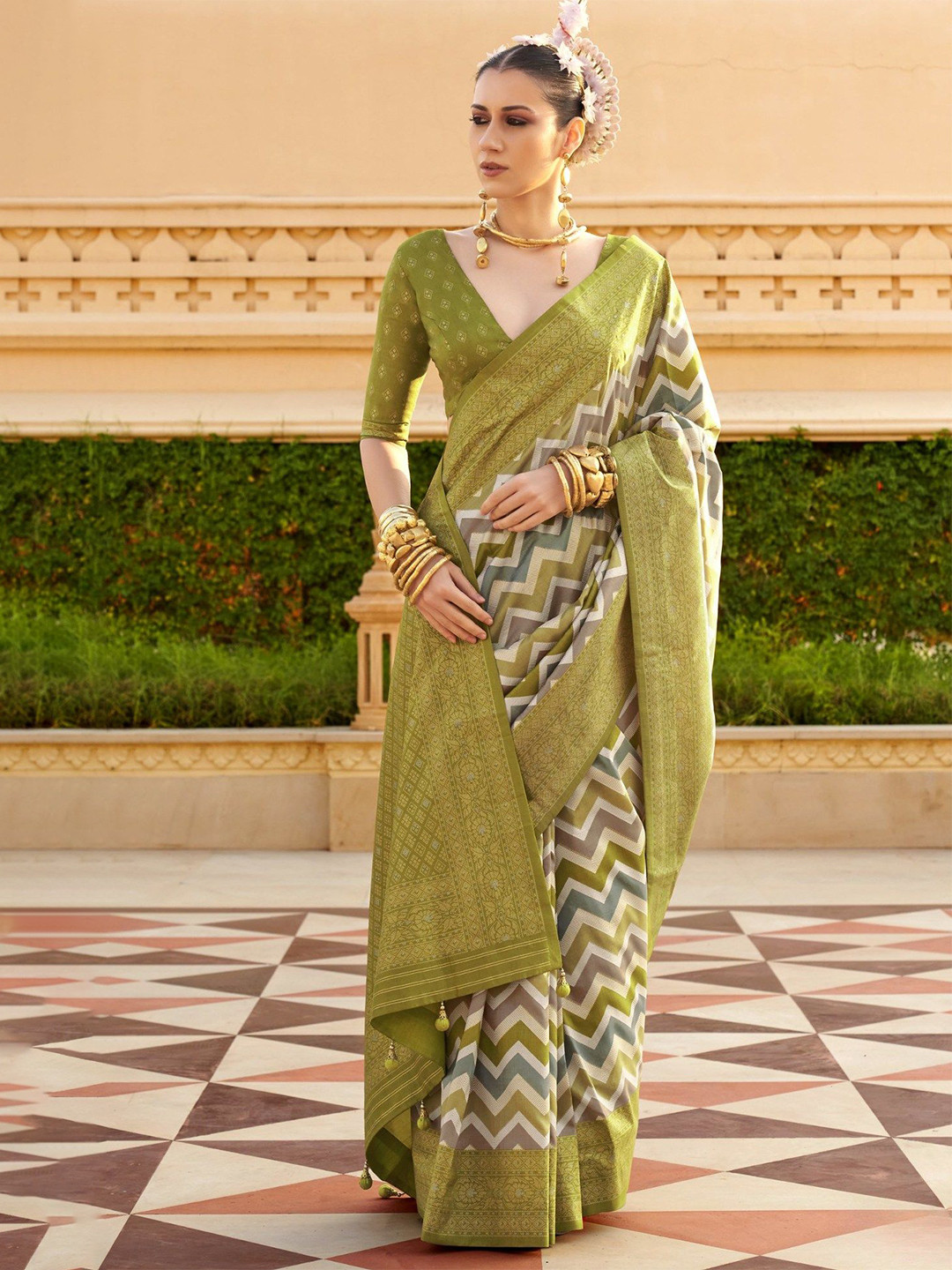 

MySilkLove Woven Design Zari Patola Saree, Green