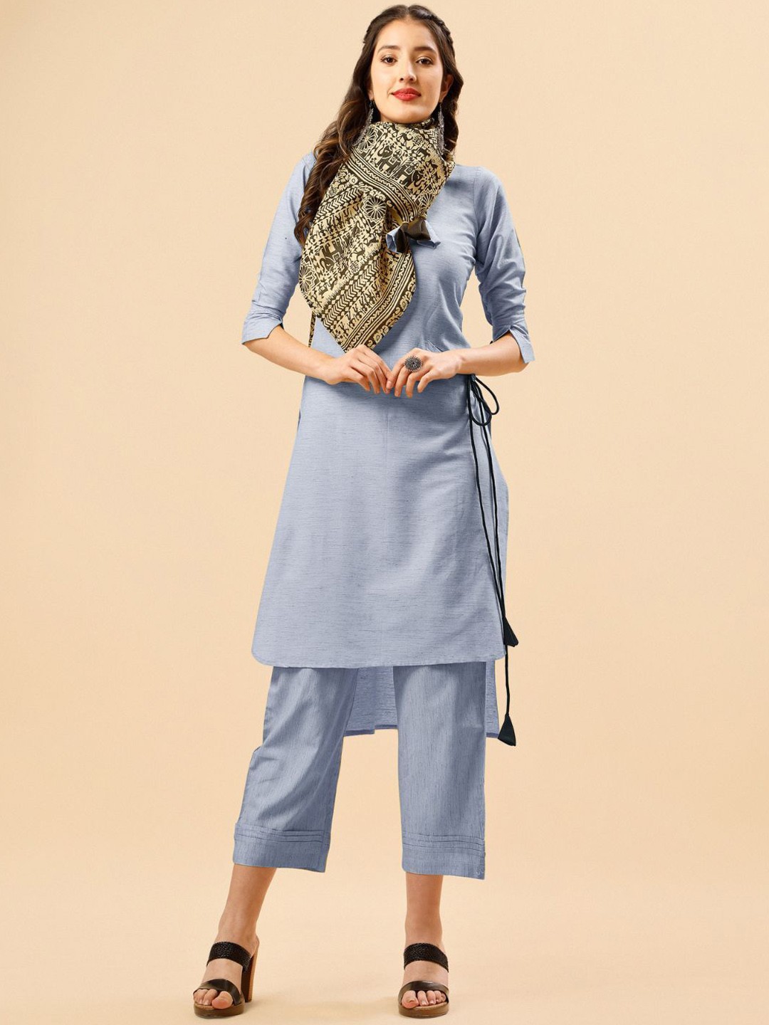 

Sangria Round Neck Straight Kurta With Trouser & Scarf, Blue