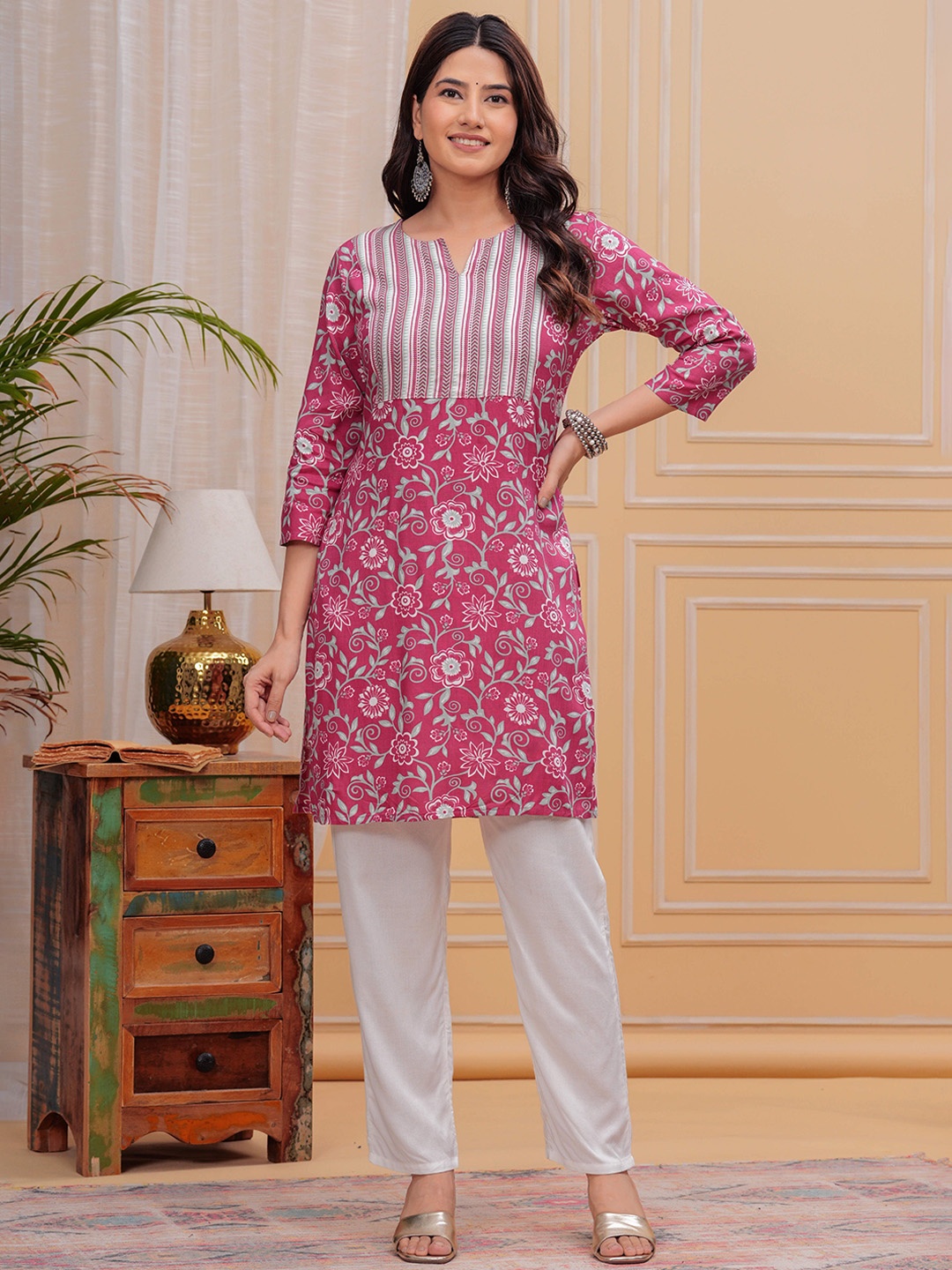 

SIDDHANAM Women Floral Printed Regular Kurta with Trousers, Pink